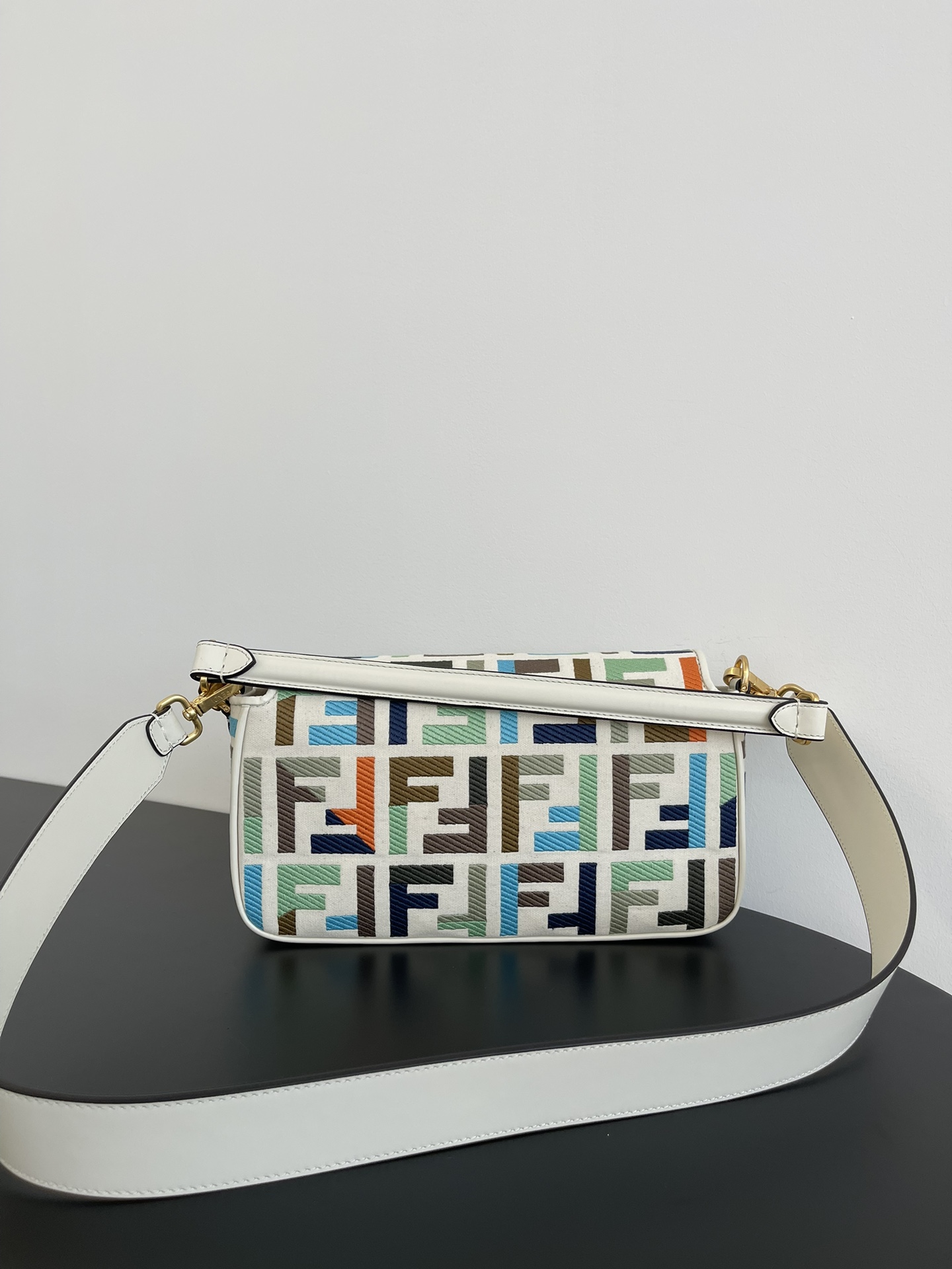 F**di baguette bag-26x14x4cm