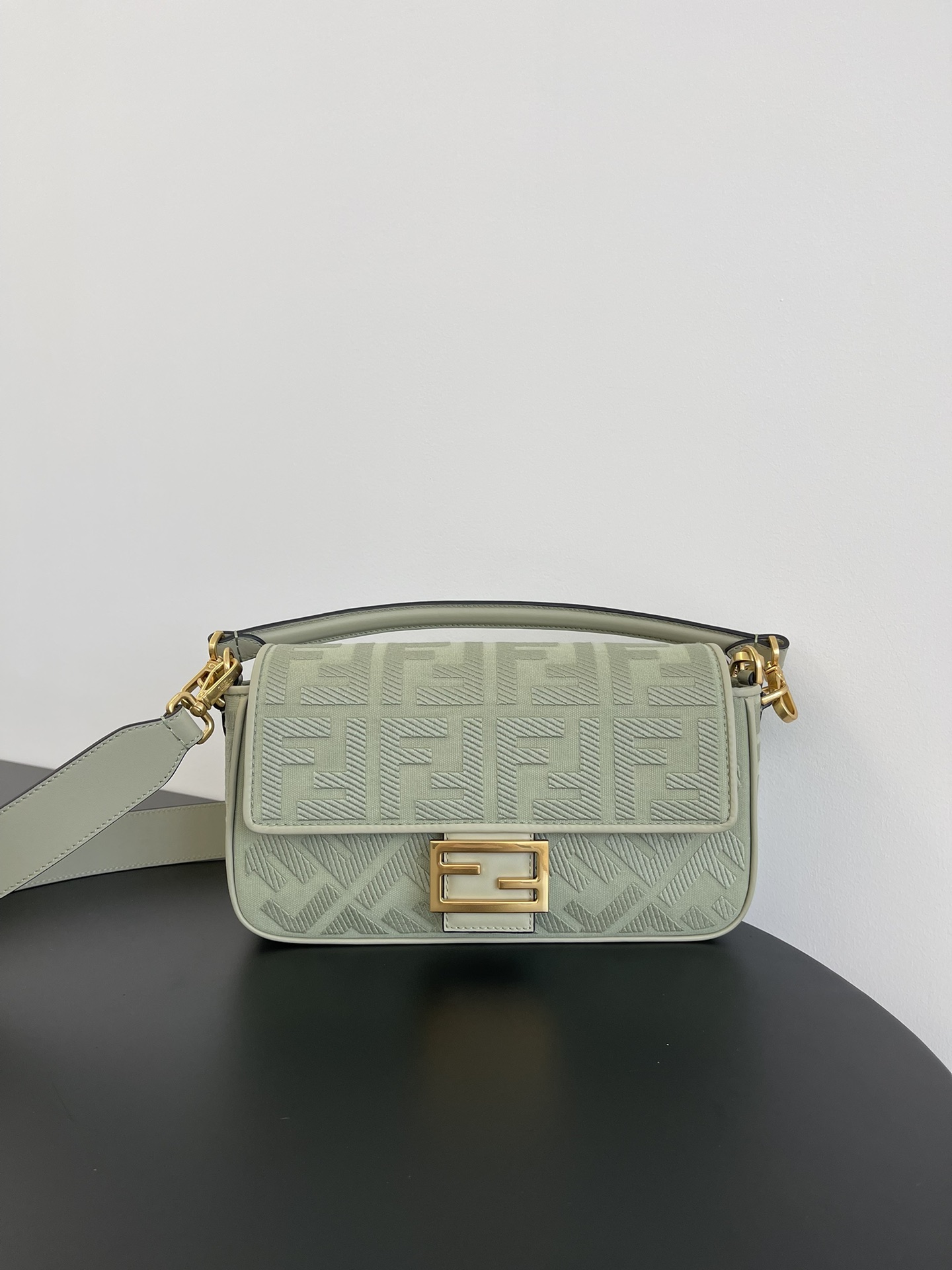 F**di baguette bag-26x14x4cm