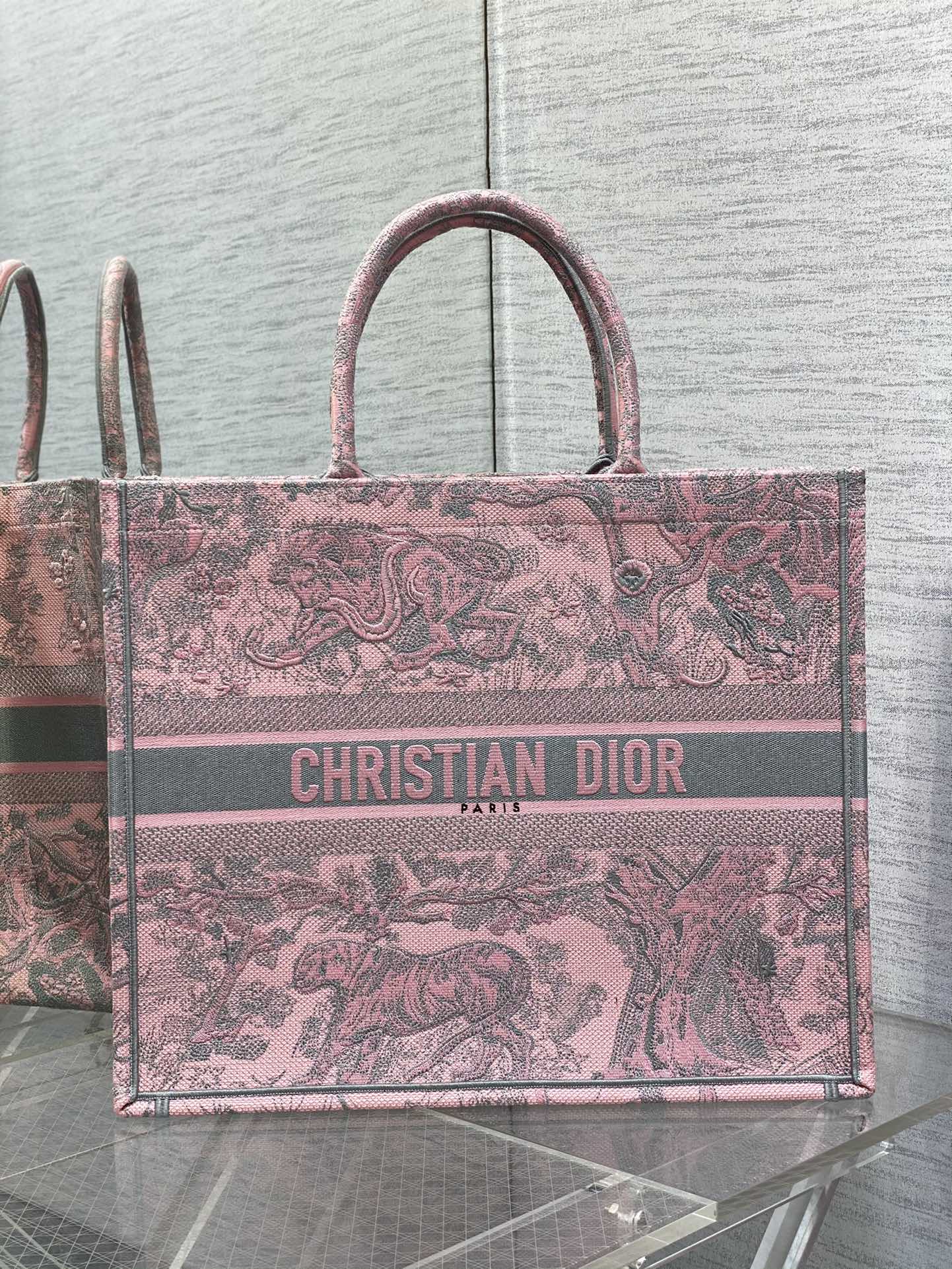D*or book tote