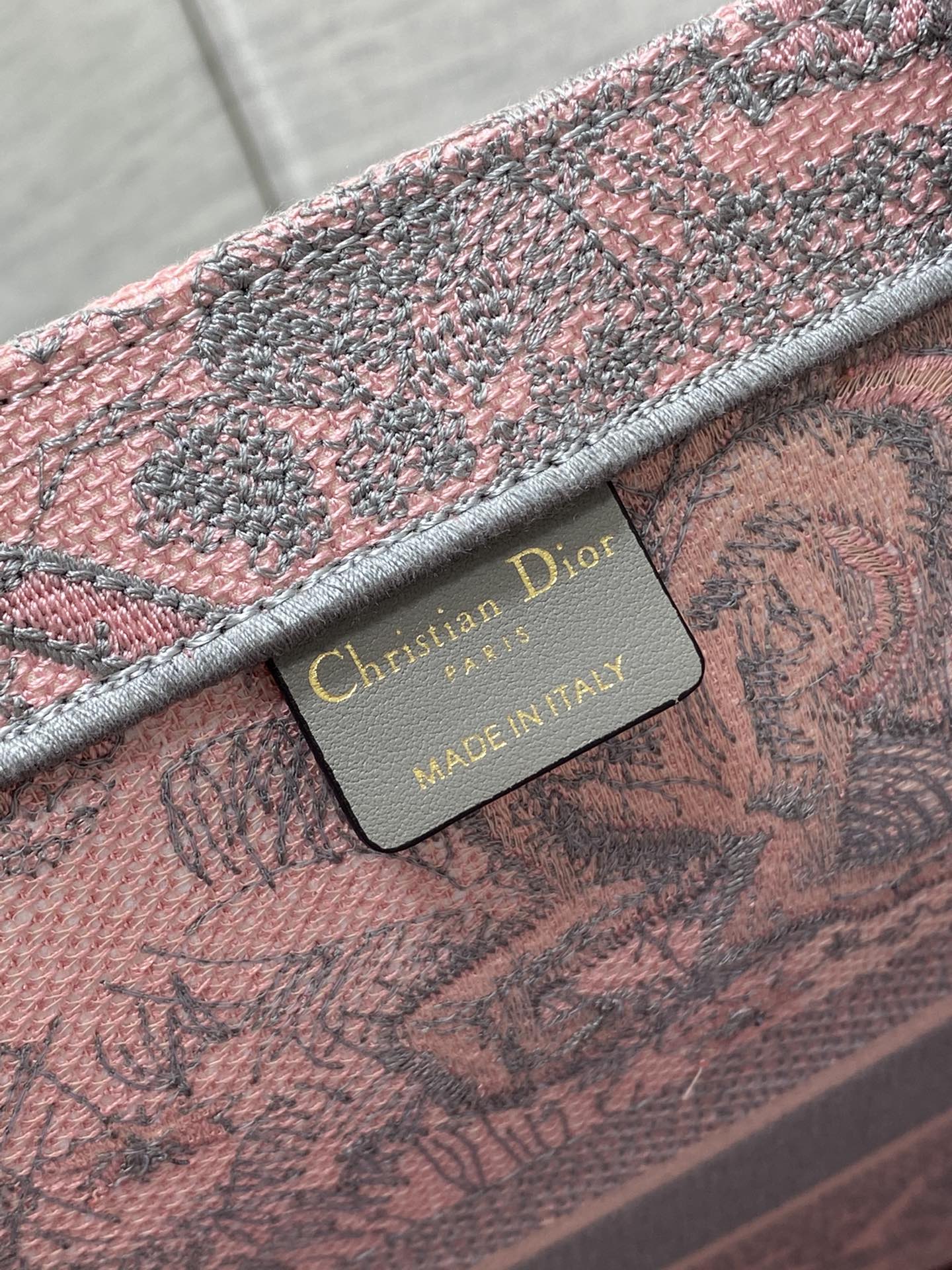 D*or book tote