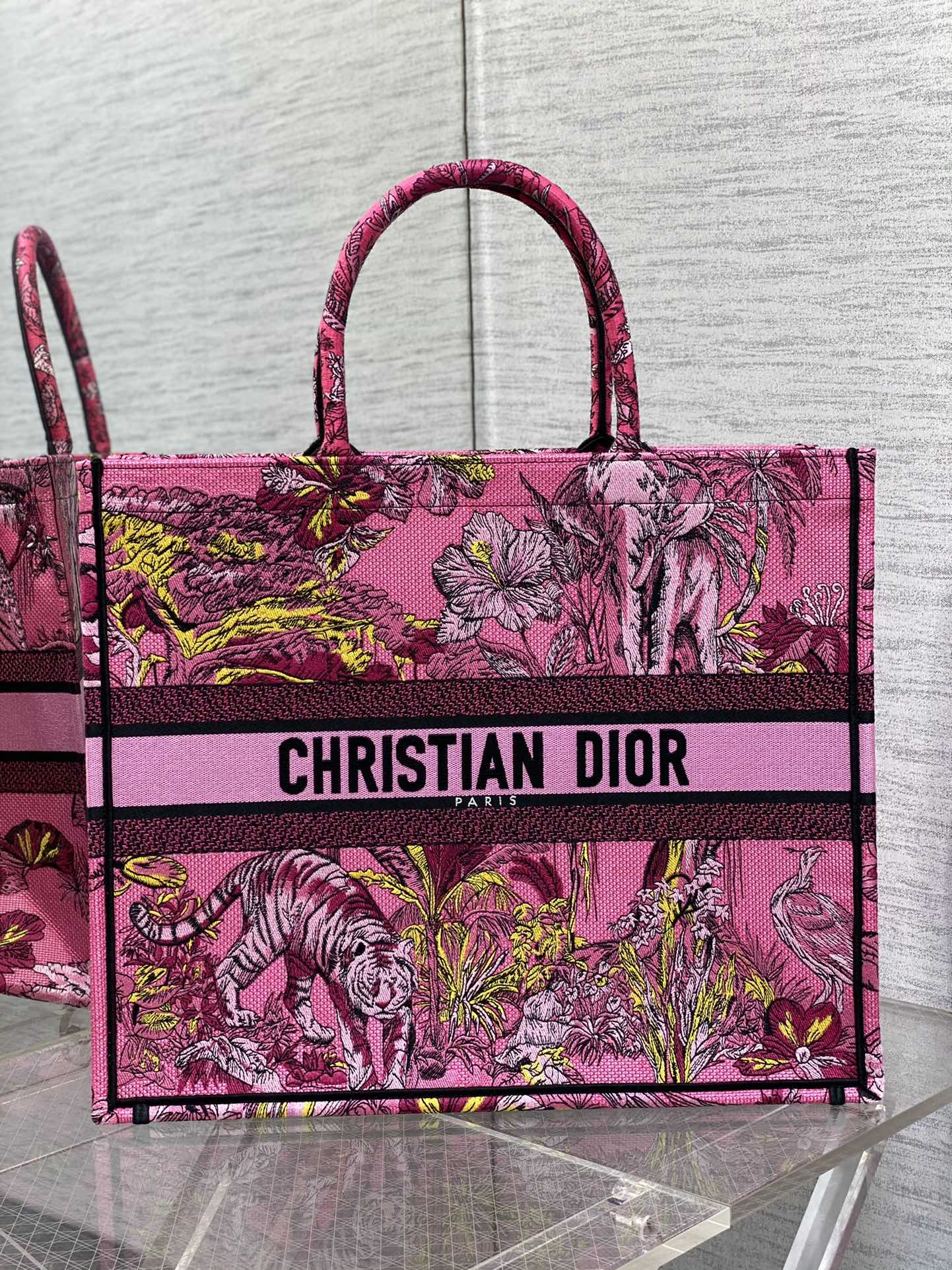 D*or book tote