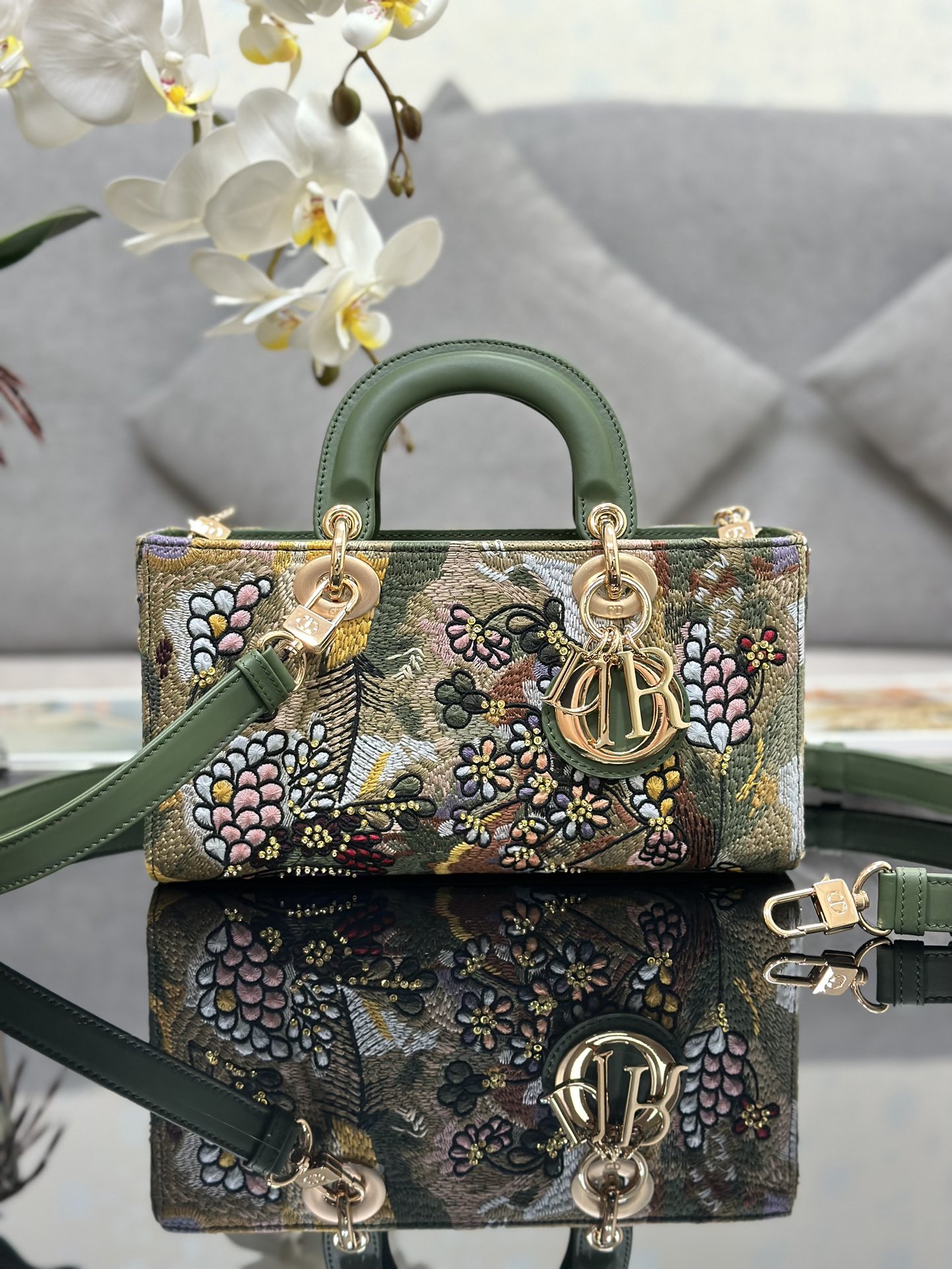 lady D*or handle bag-26 x 13.5 x 5cm
