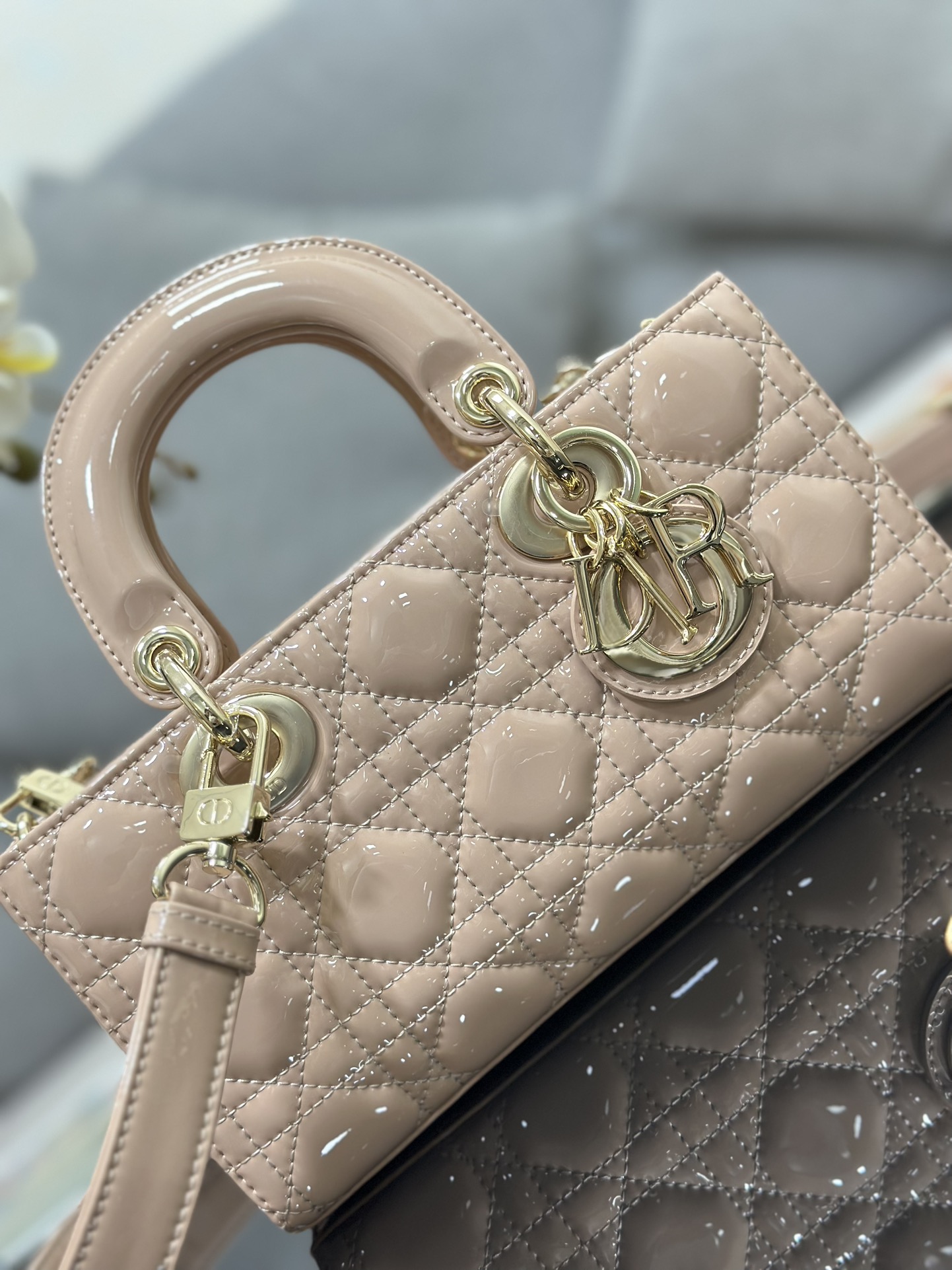 lady D*or handle bag-22*12*6cm