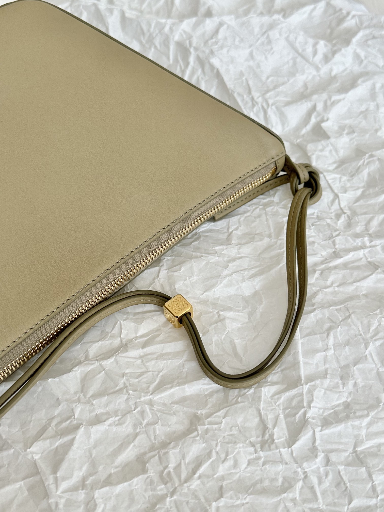 L0ew* hammock hobo bag-28*17*9.5cm