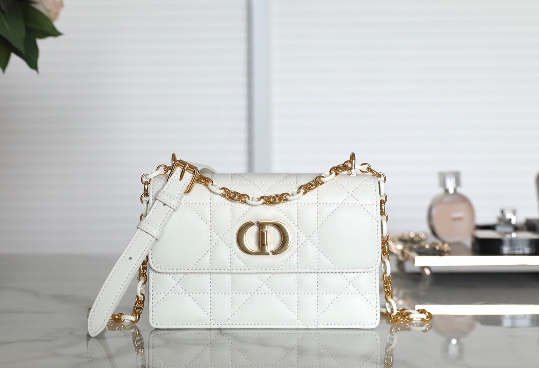 D*or caro bag- 19 x 13 x 5.5cm