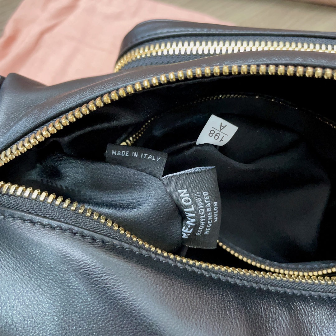 M*um*u bag-27 x12 x9cm
