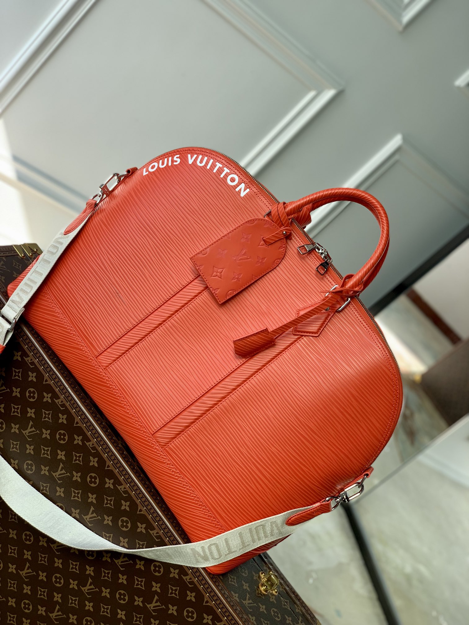 l0*is V*t0n alma travel bag-64 x 42 x 22cm