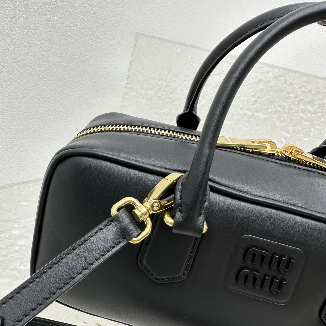 M*um*u ss23 softy padded bag-27*12*9cm