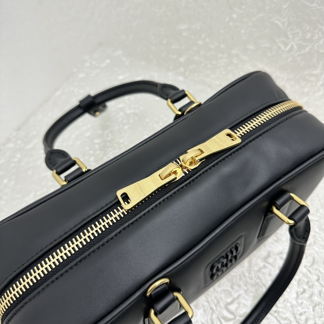 M*um*u ss23 softy padded bag-27*12*9cm