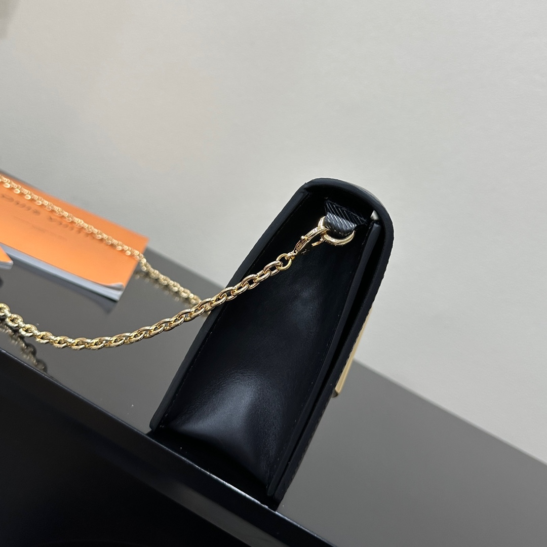 l0*is V*t0n twist bag-m68750-19x13.5x4cm