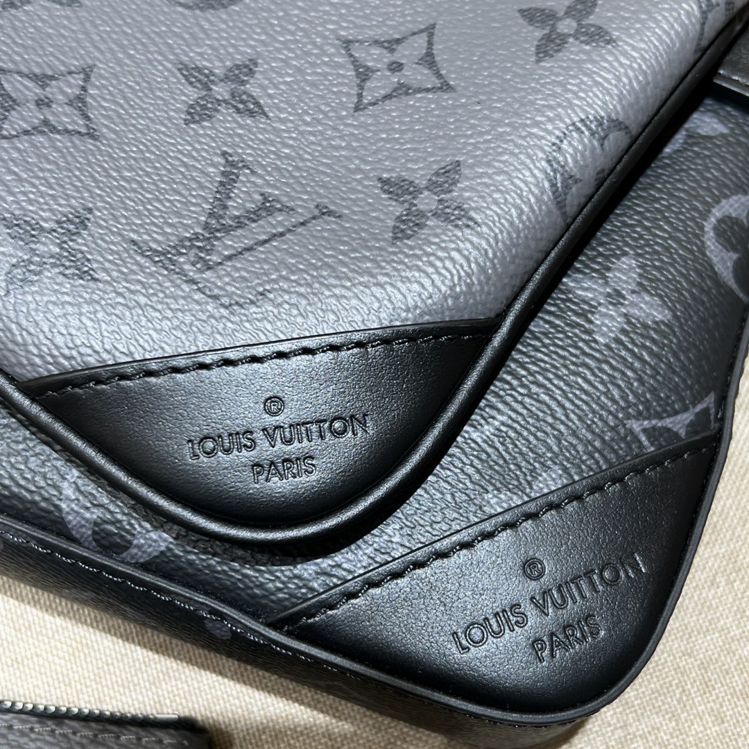 l0*is V*t0n trio messenger bag -m22481-25 x 18.5 x 7cm