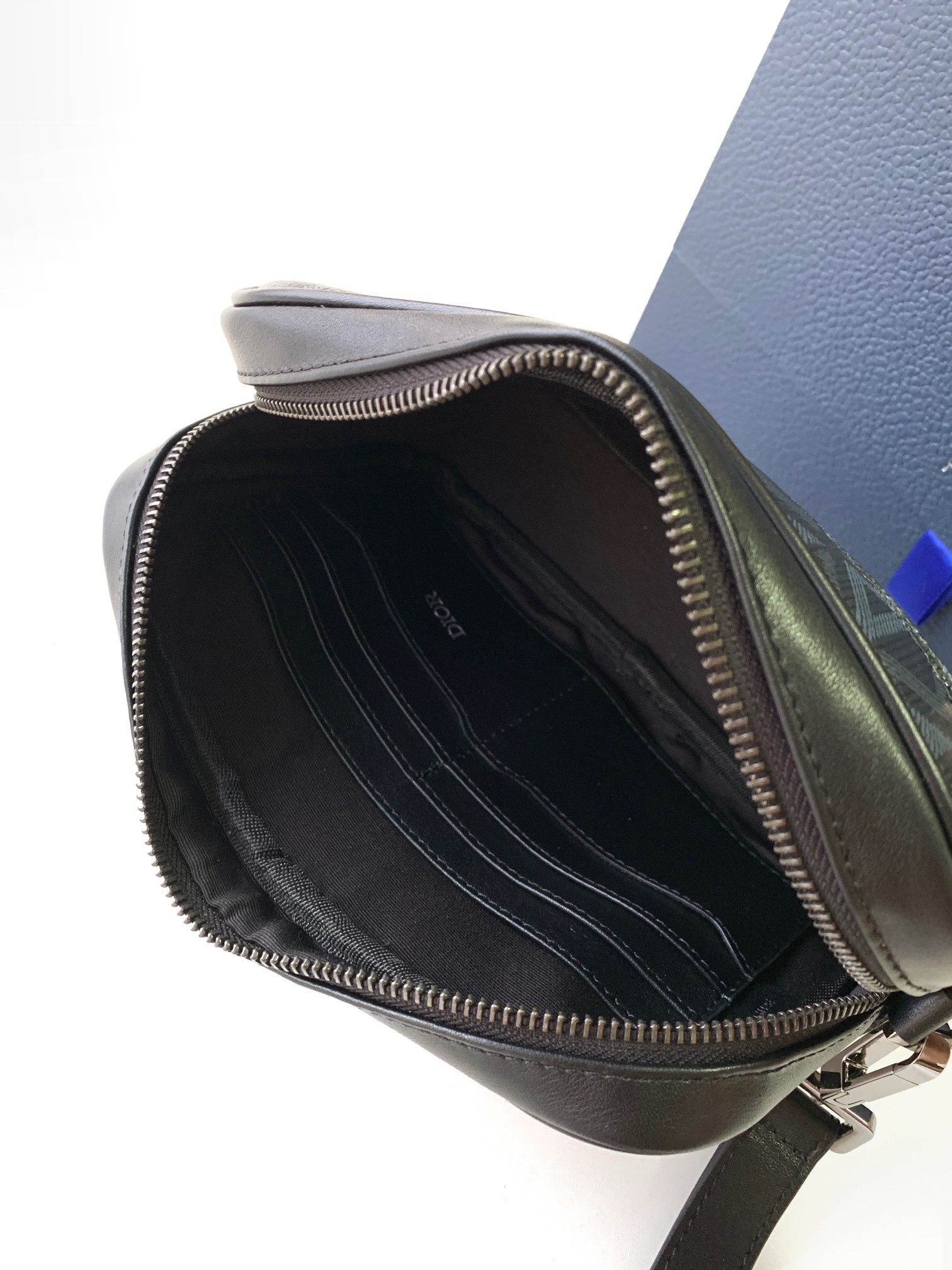 D*or pouch-24 x 15.5 x 5.5cm