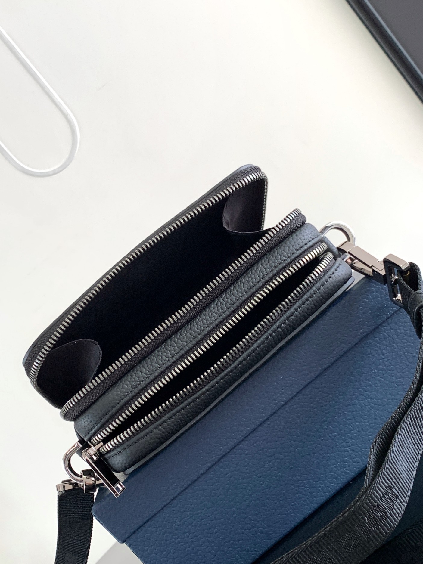 D*or&by erl crossbody bag-17 x 12.5 x 5cm