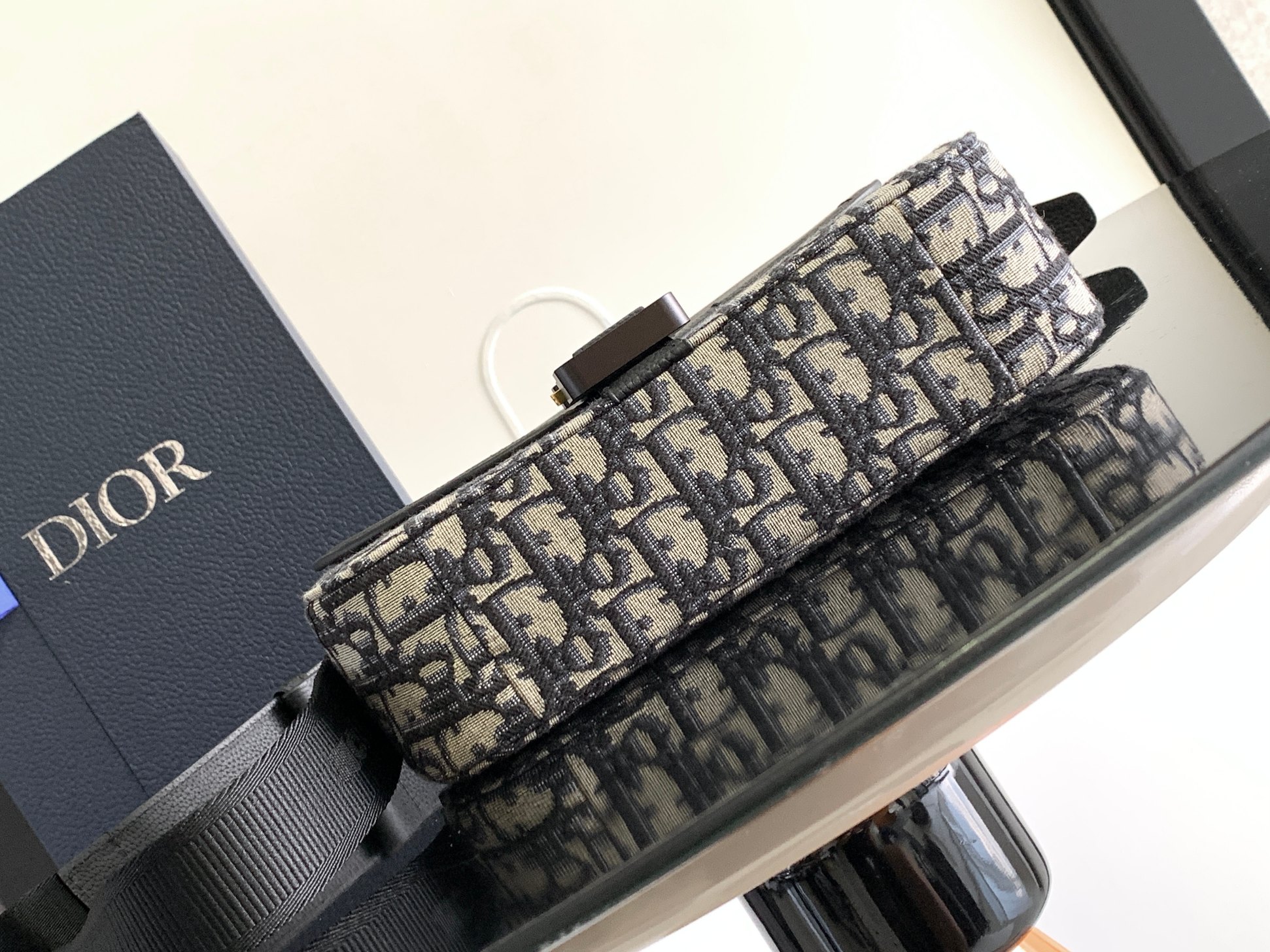 D*or saddle messenger bag-23 x 18 x 6cm