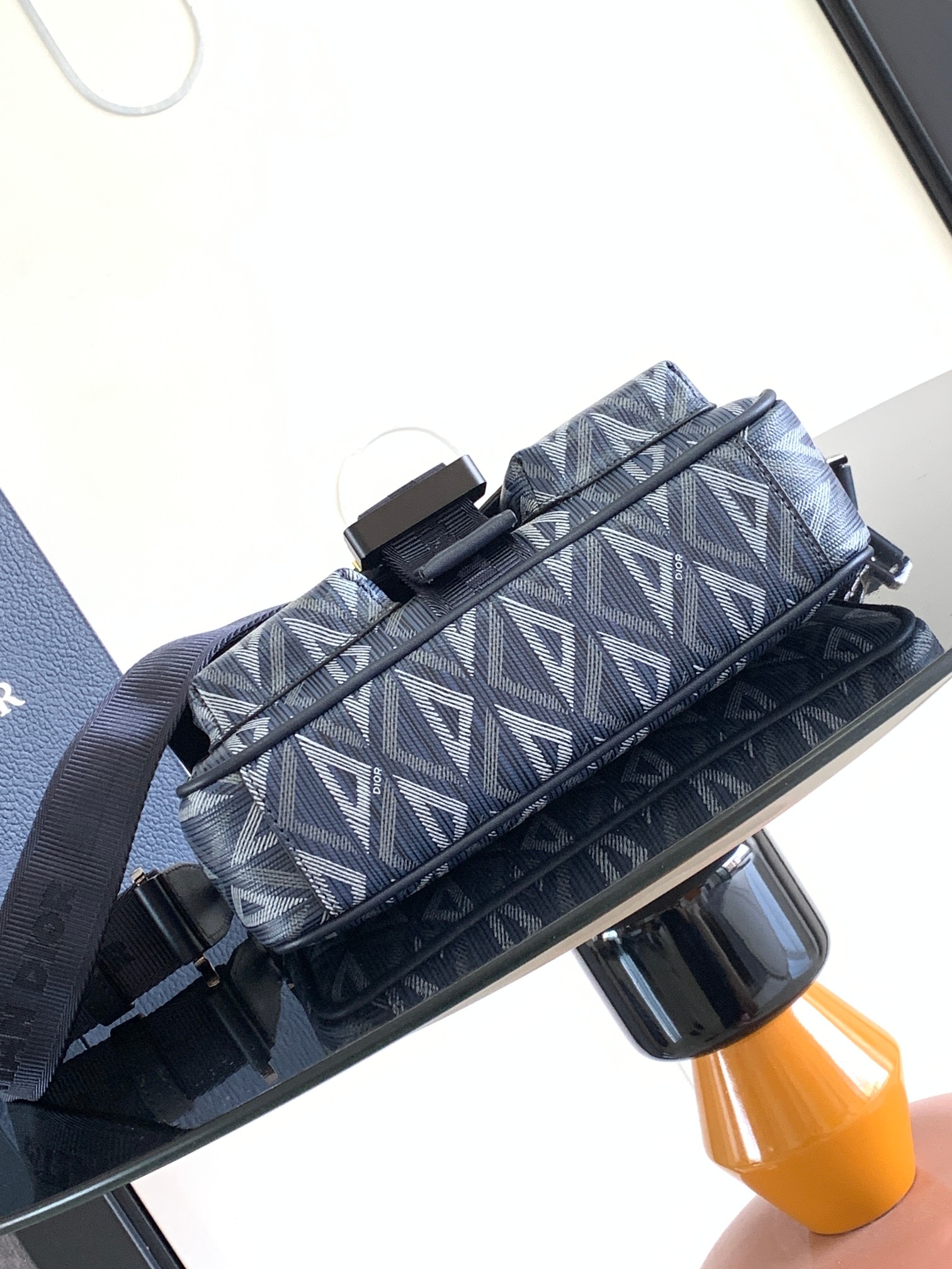 D*or hit the road handbags-27 x 17 x 9cm
