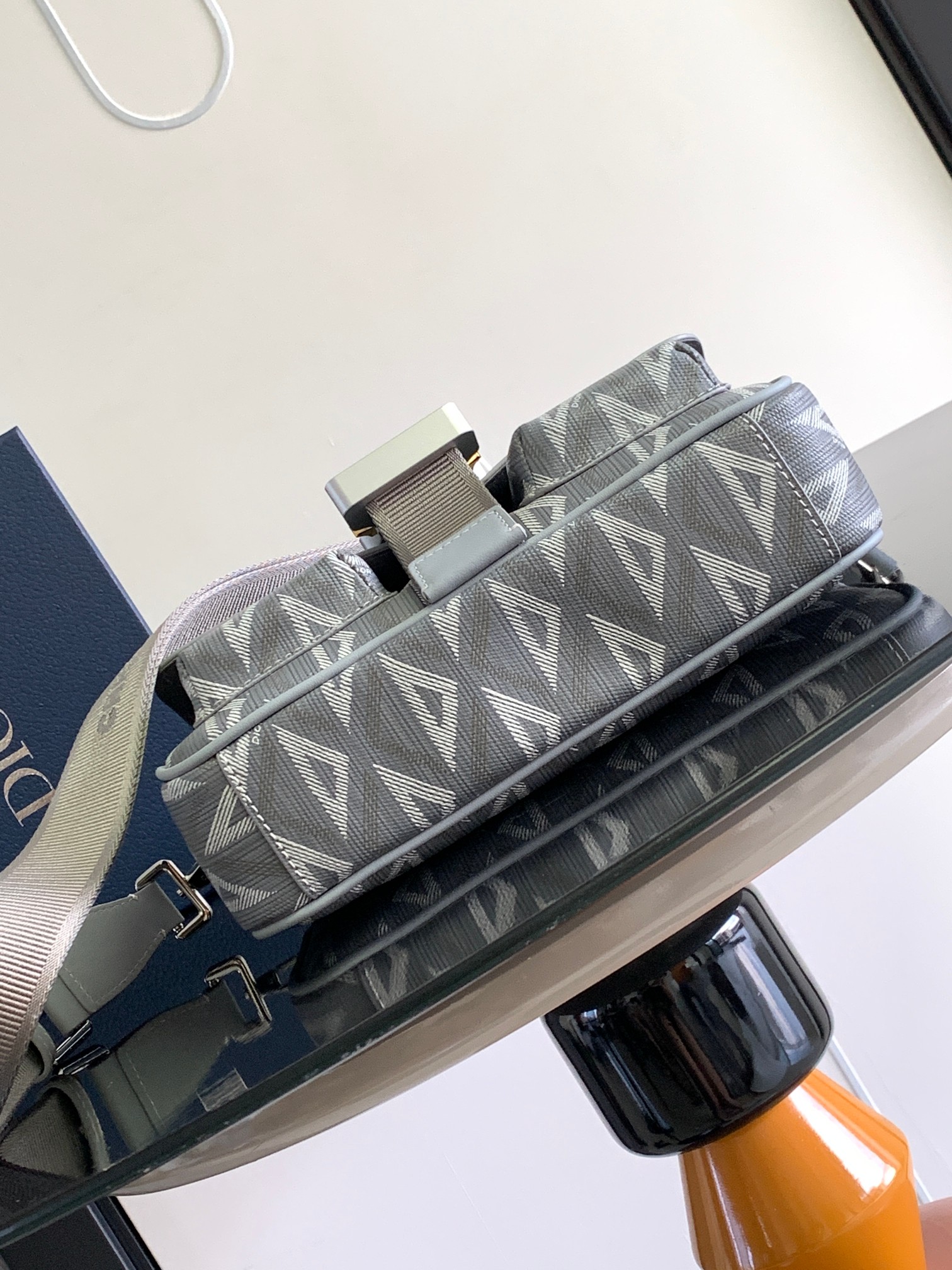 D*or hit the road handbags-27 x 17 x 9cm