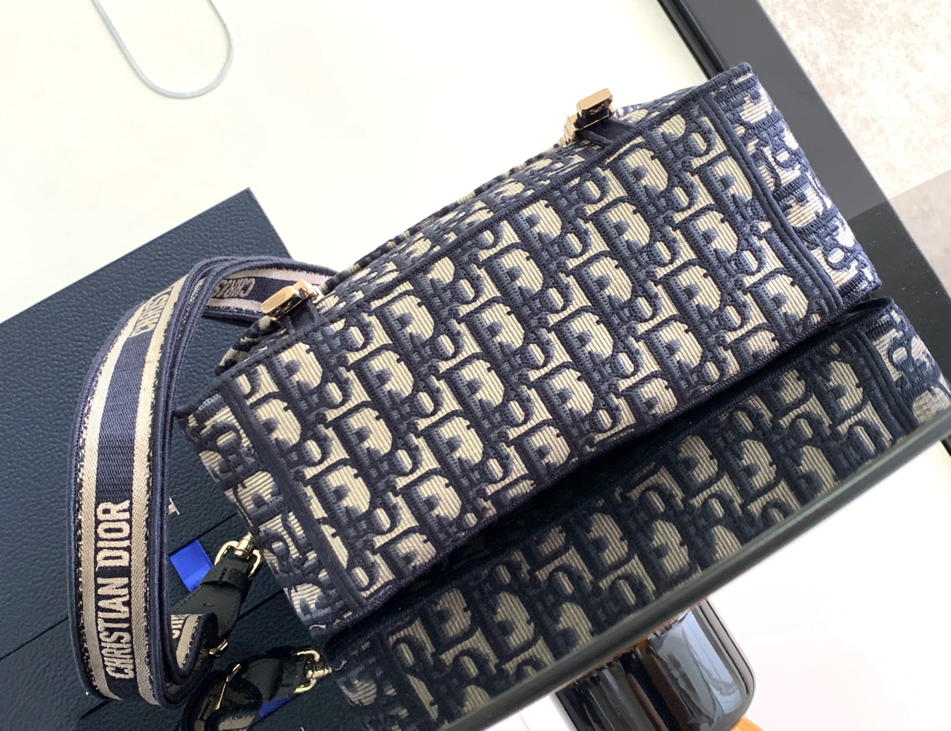 D*or oblique messenger bag-28×24×12cm