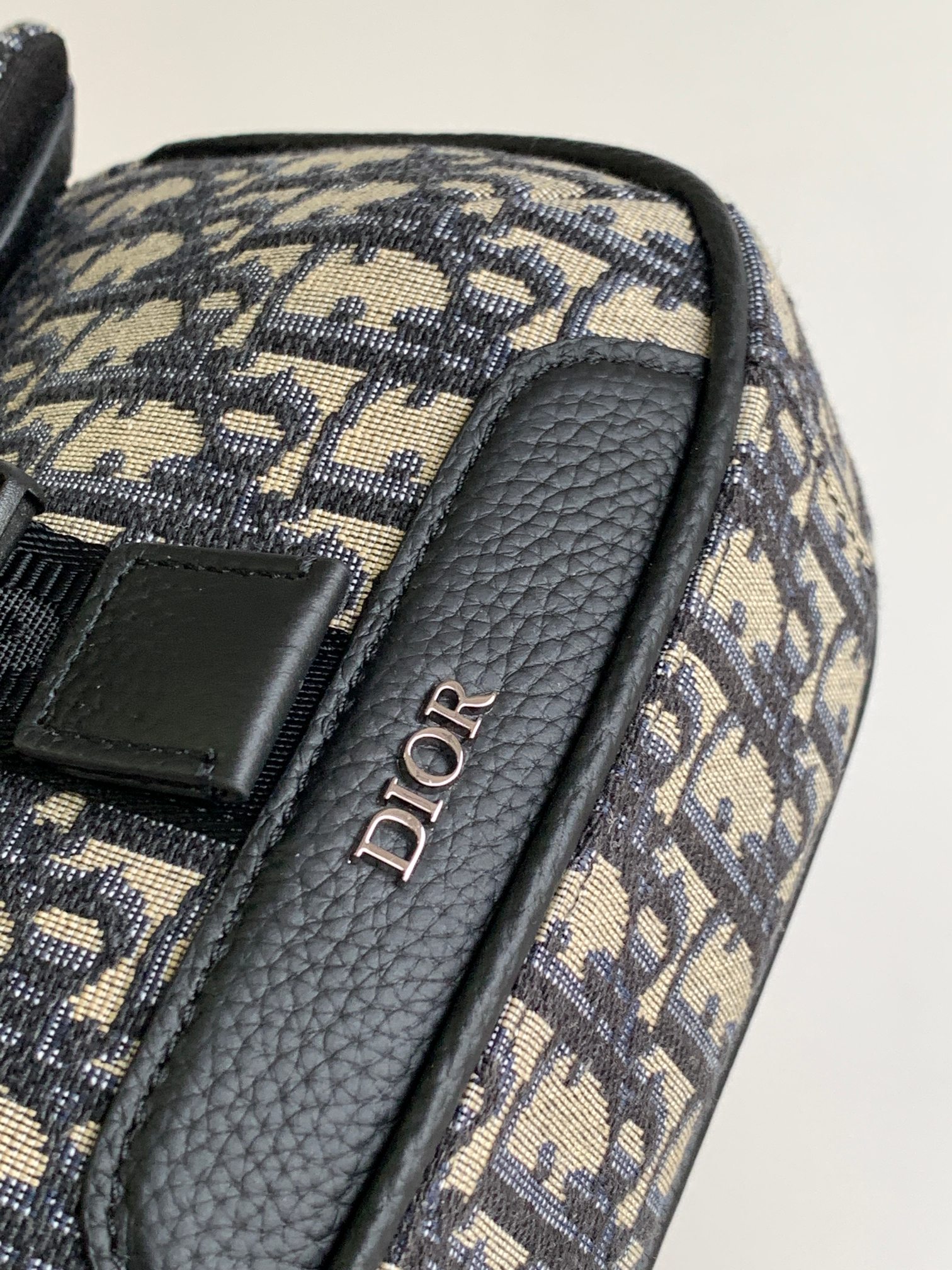 D*or explorer crossbody bag-20 x 15 x 5cm