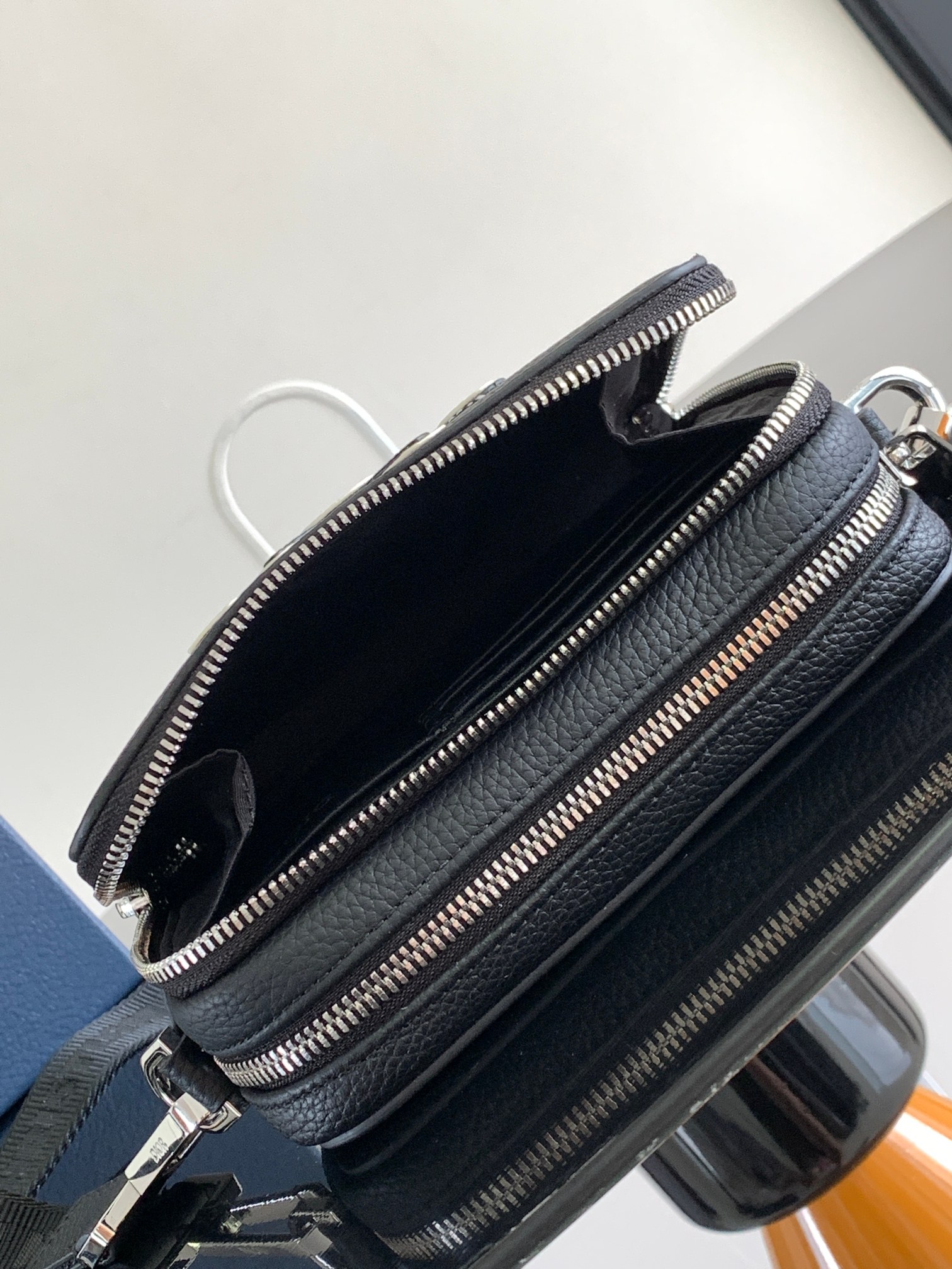 D*or oblique handlebag-17 x 12.5 x 55cm