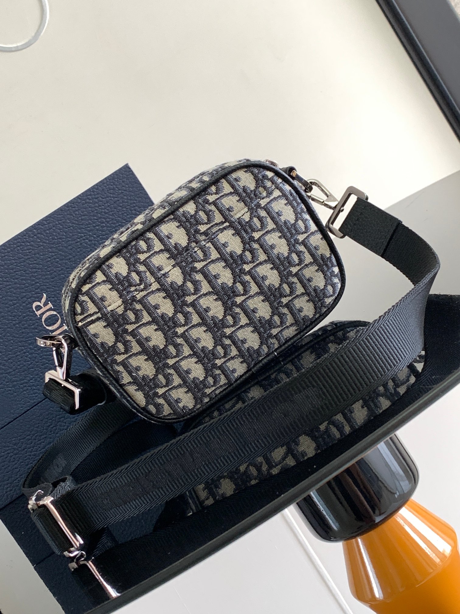 D*or safari messenger bag-17 x 12.5 x 4cm