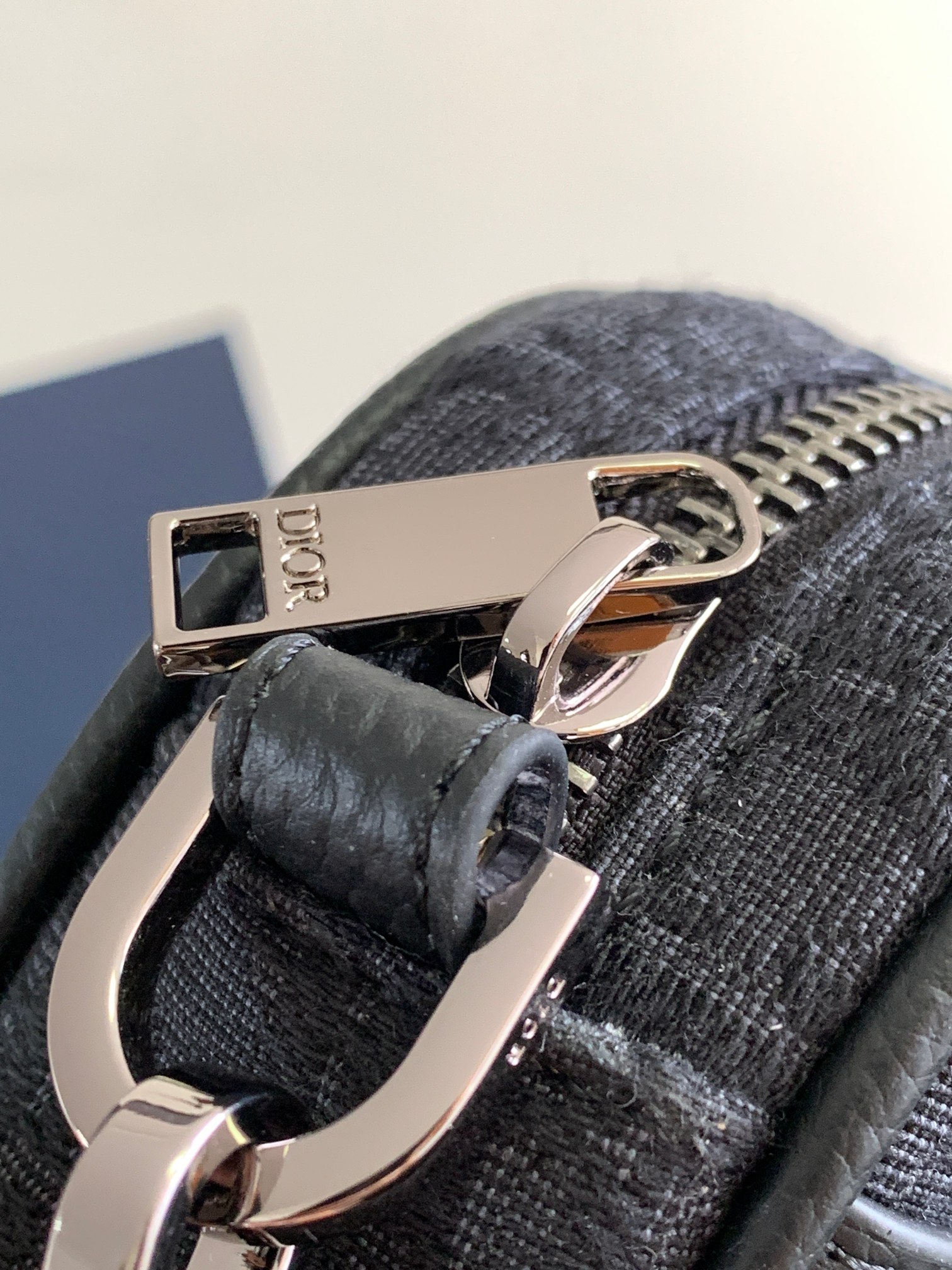 D*or safari messenger bag-17 x 12.5 x 4cm
