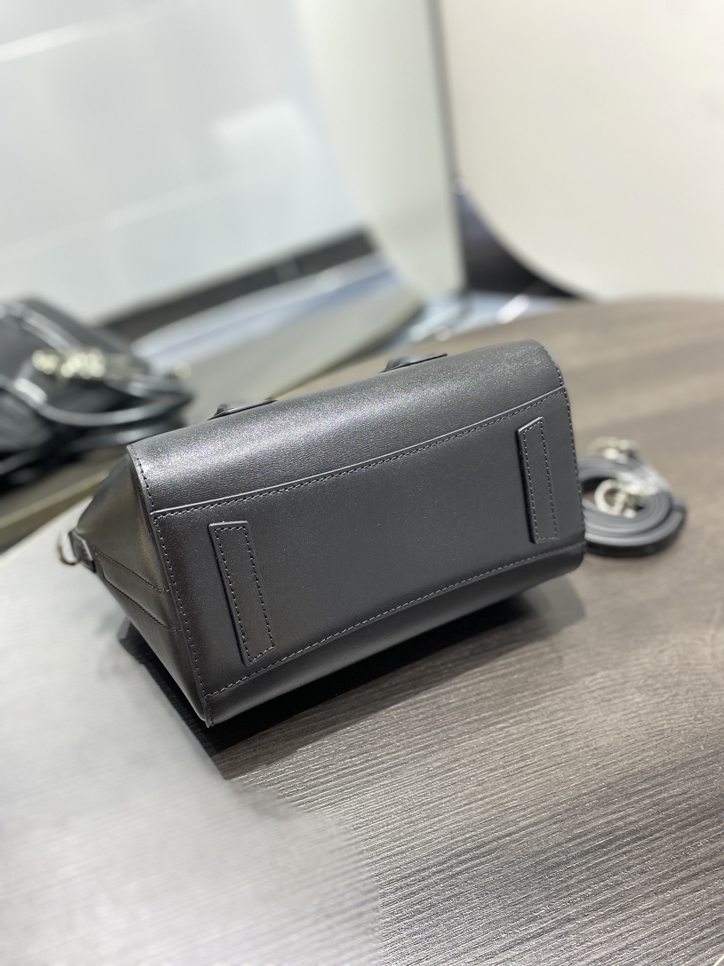 G1uenchy antigona tote-22*20*13cm
