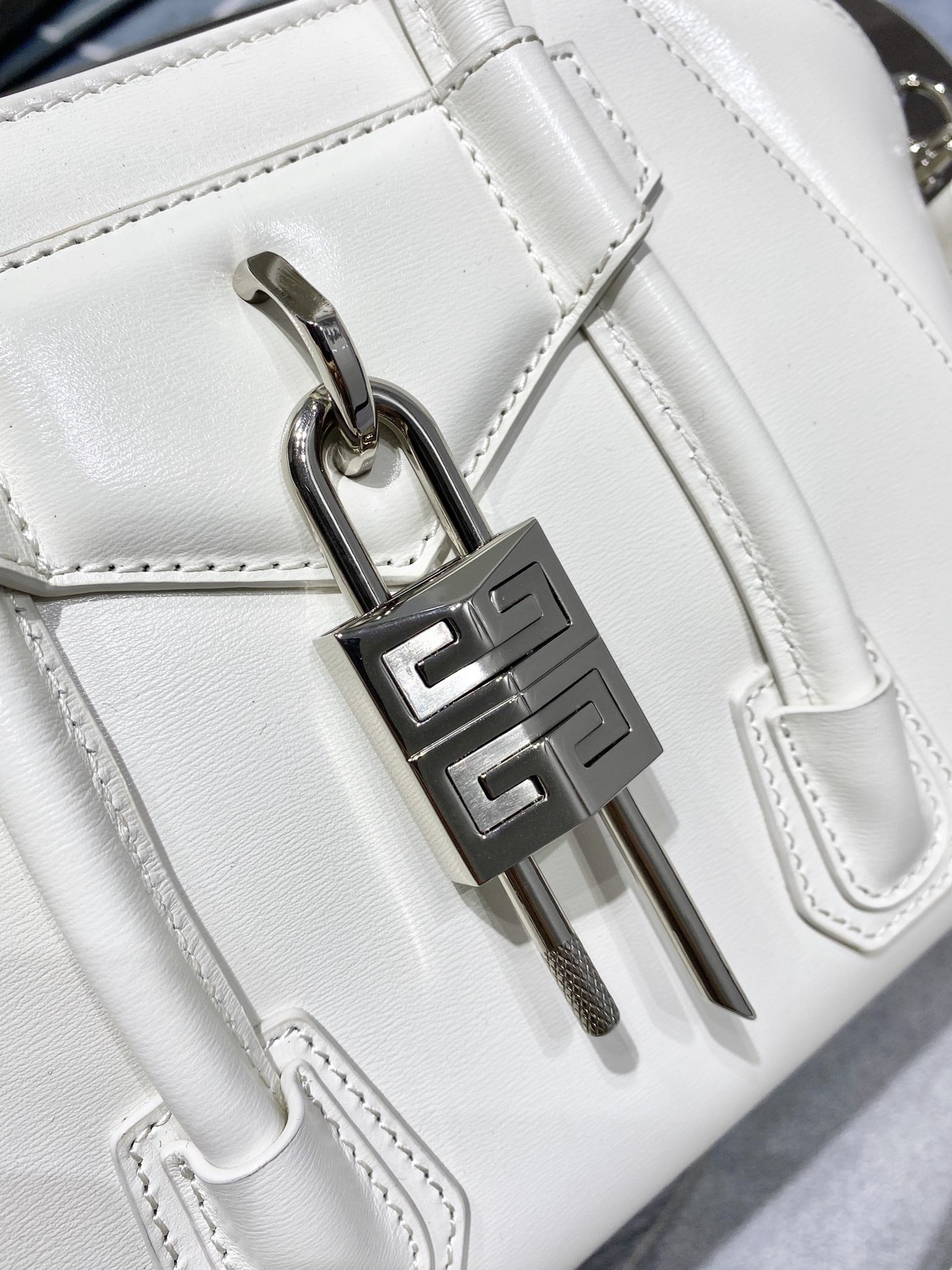 G1uenchy antigona tote-22*20*13cm