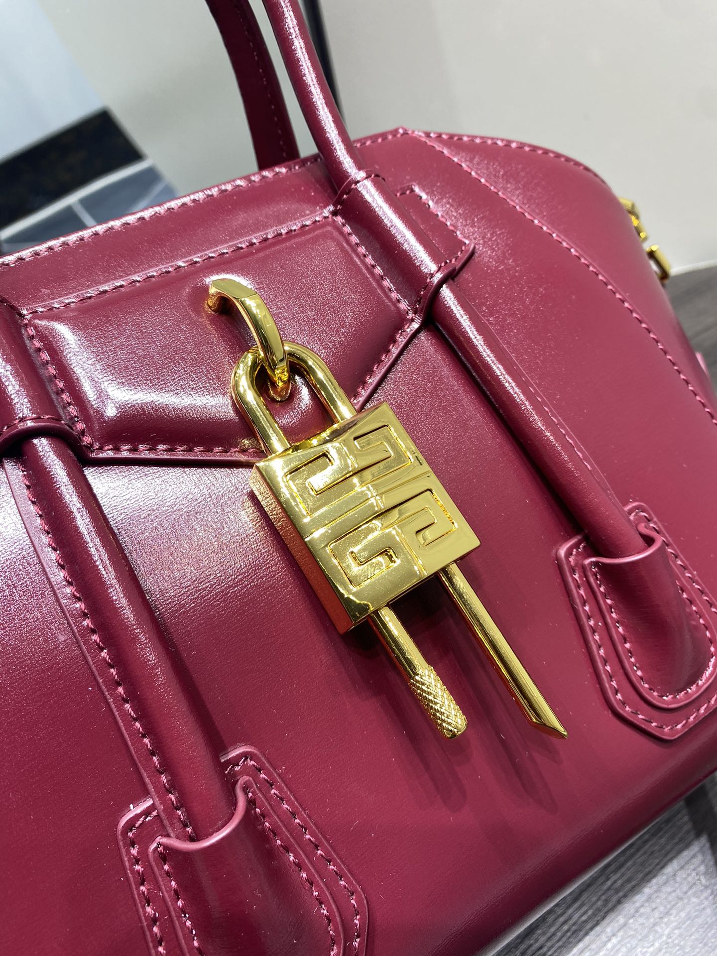 G1uenchy antigona tote-22*20*13cm