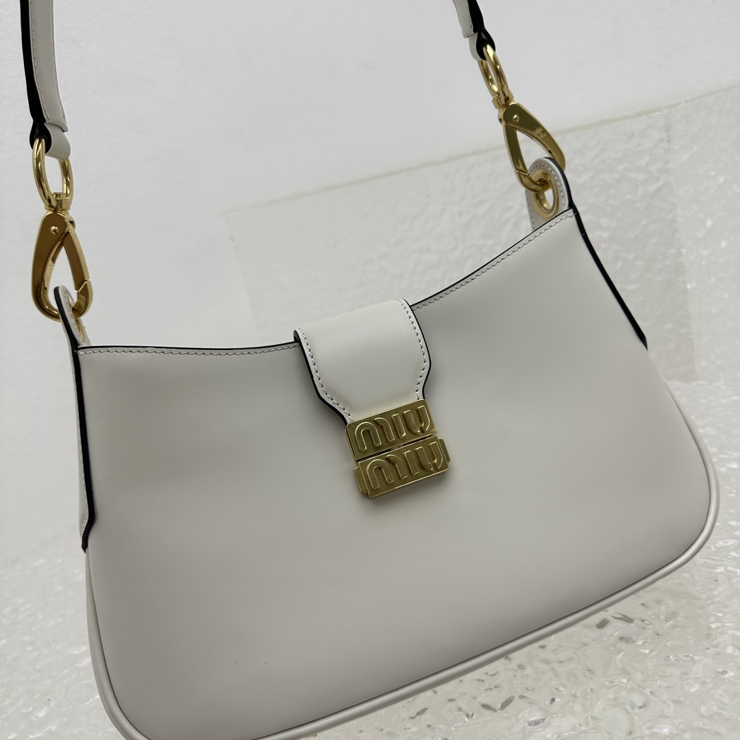 M*um*u city calf hobo bag-28*15*4cm