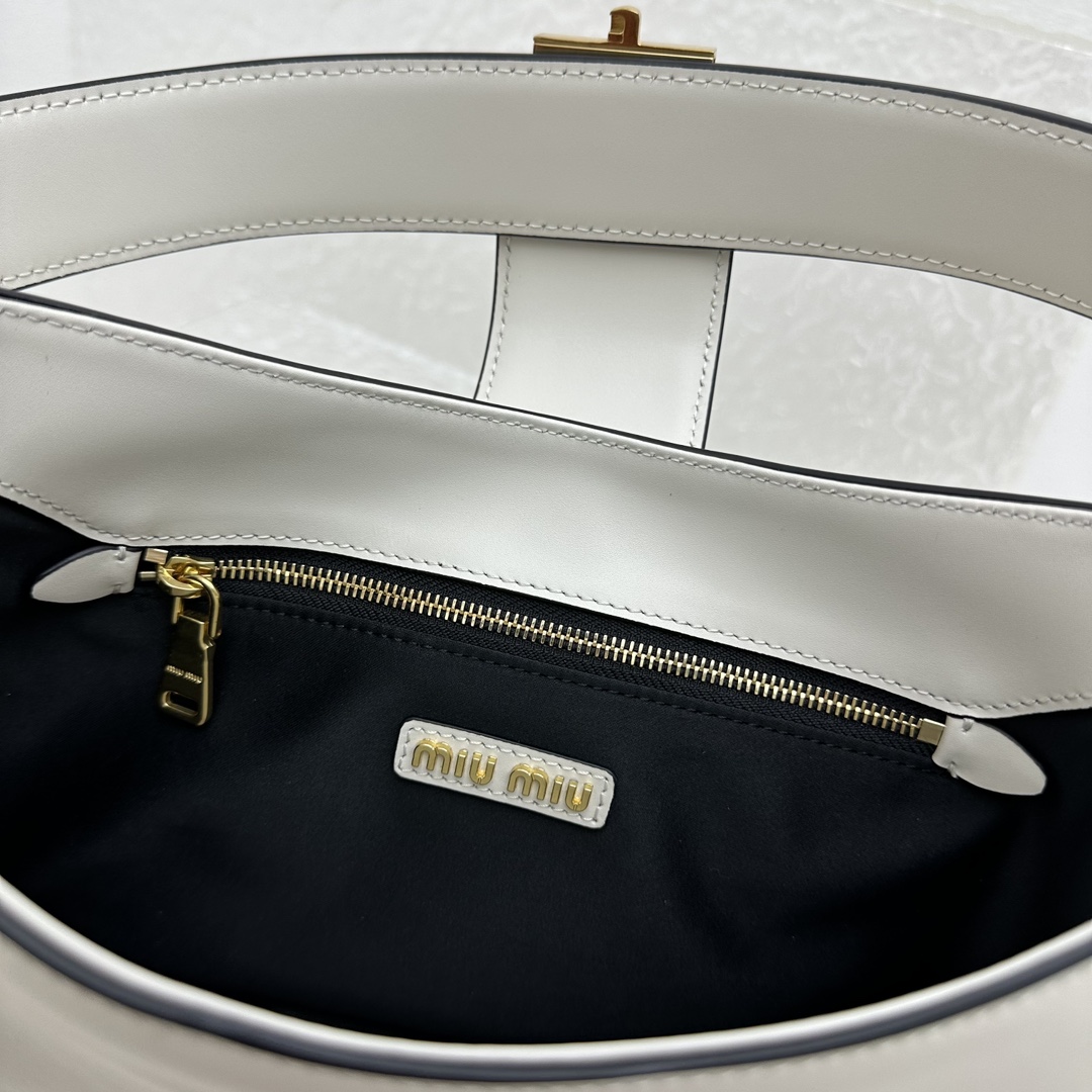 M*um*u city calf hobo bag-28*15*4cm