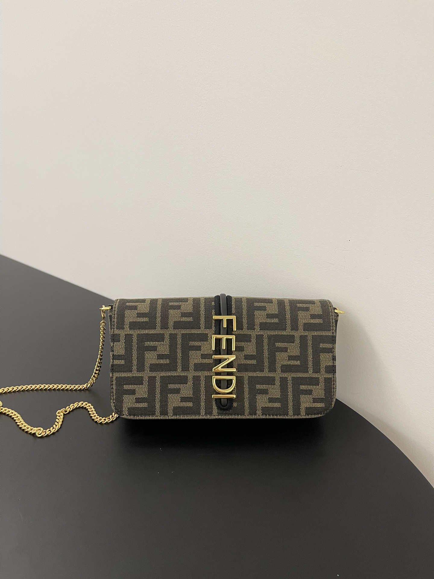 F**di graphy bag-22x5x11cm
