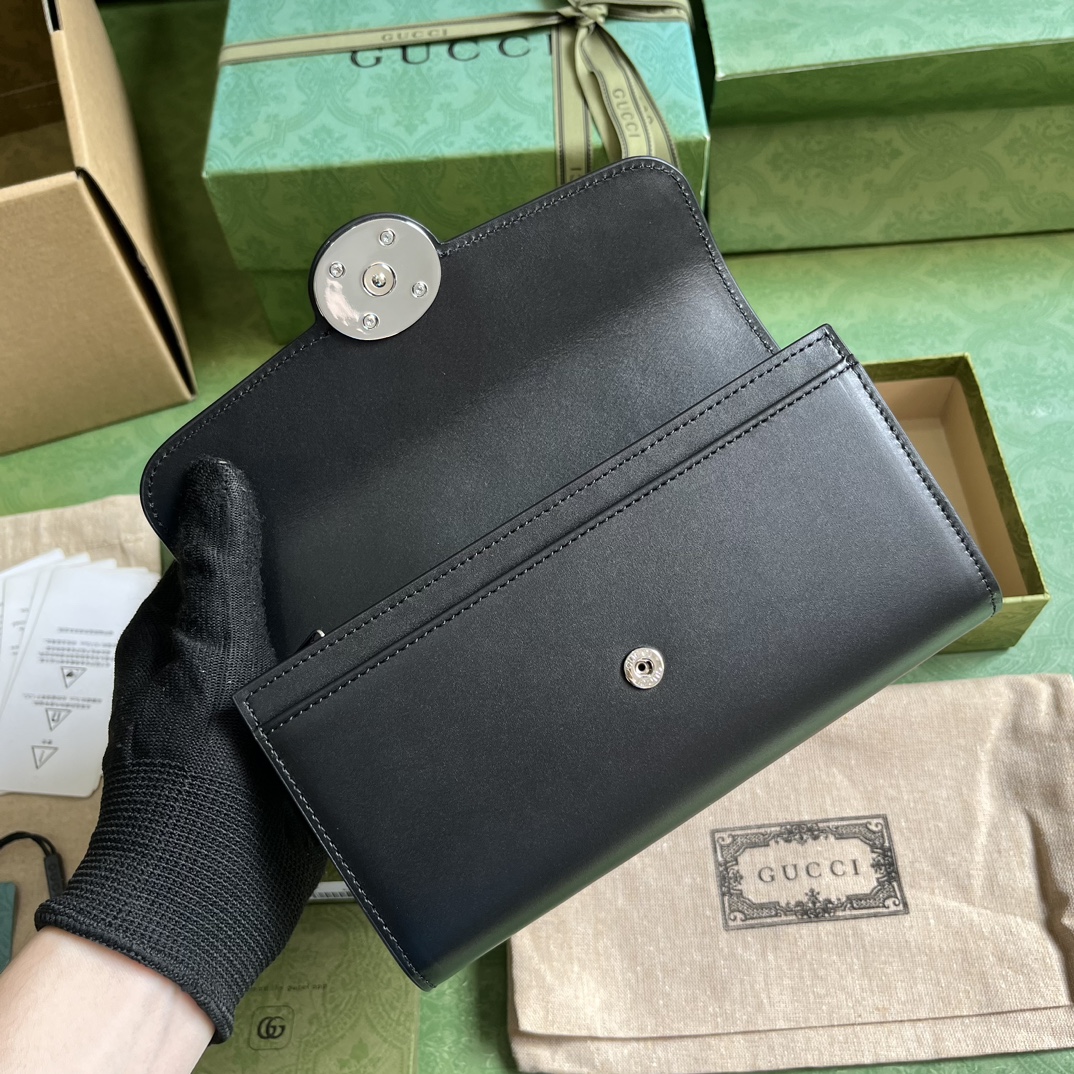 G*u*i wallet-18*19cm