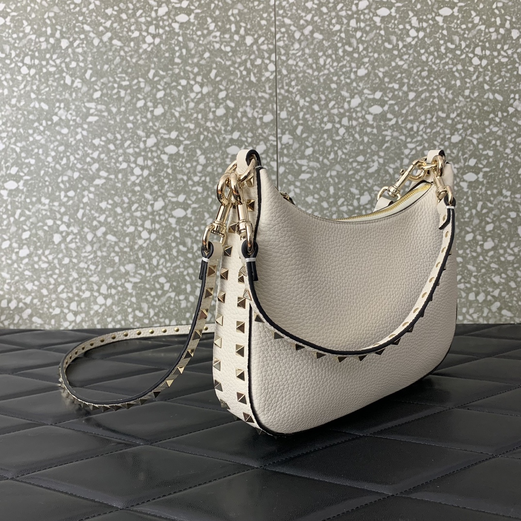 Va1e*ntin0 garavani rockstud hobo bag-6✖️4✖️16cm
