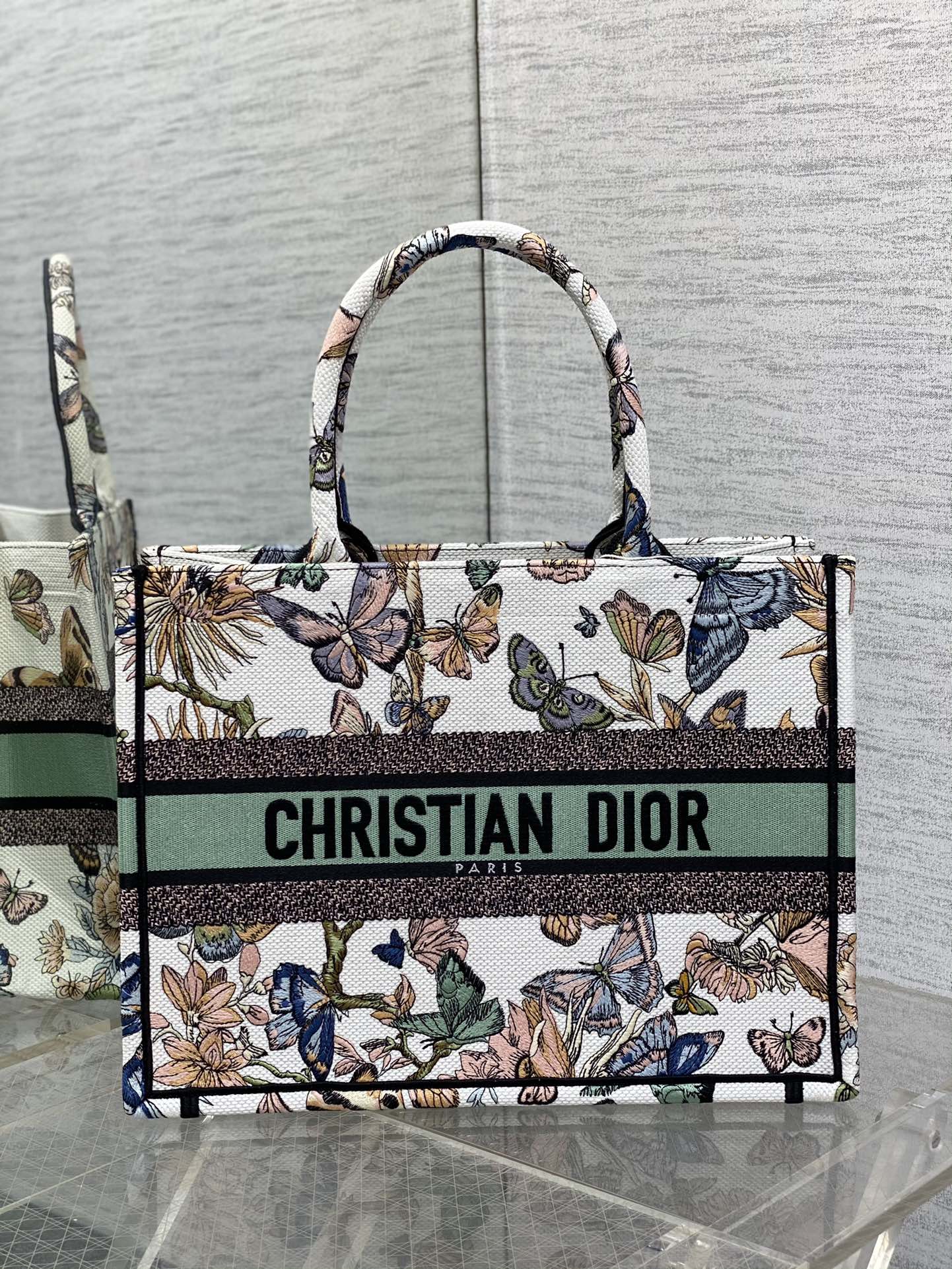 D*or small book tote-36.5cm