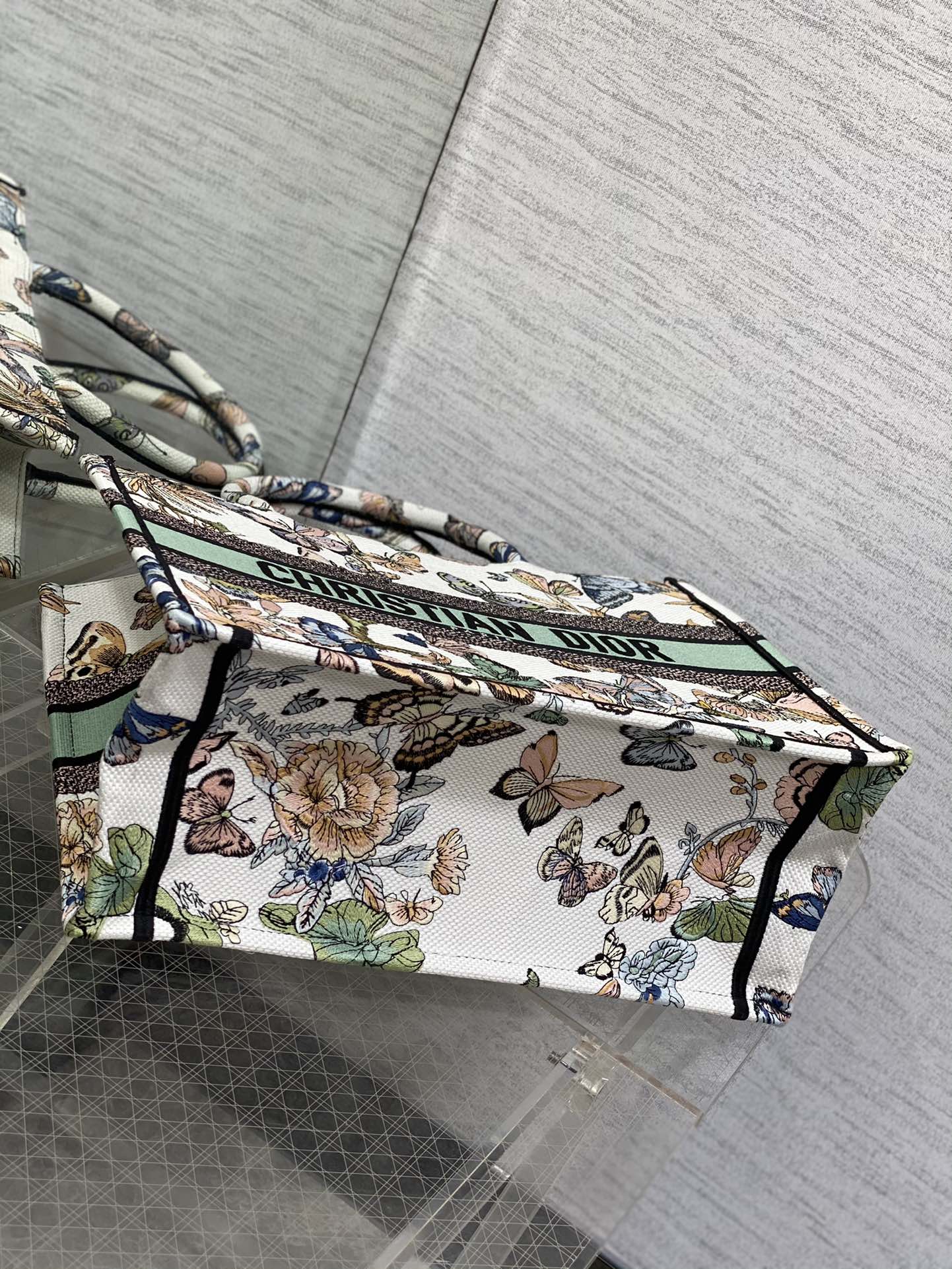 D*or small book tote-36.5cm
