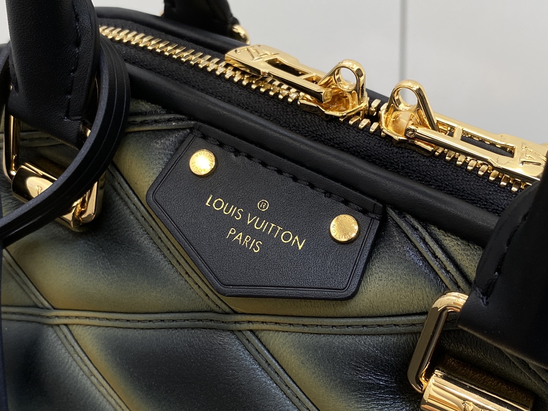 l0*is V*t0n m22878 alma bb-23.5 x 17.5 x 11.5cm