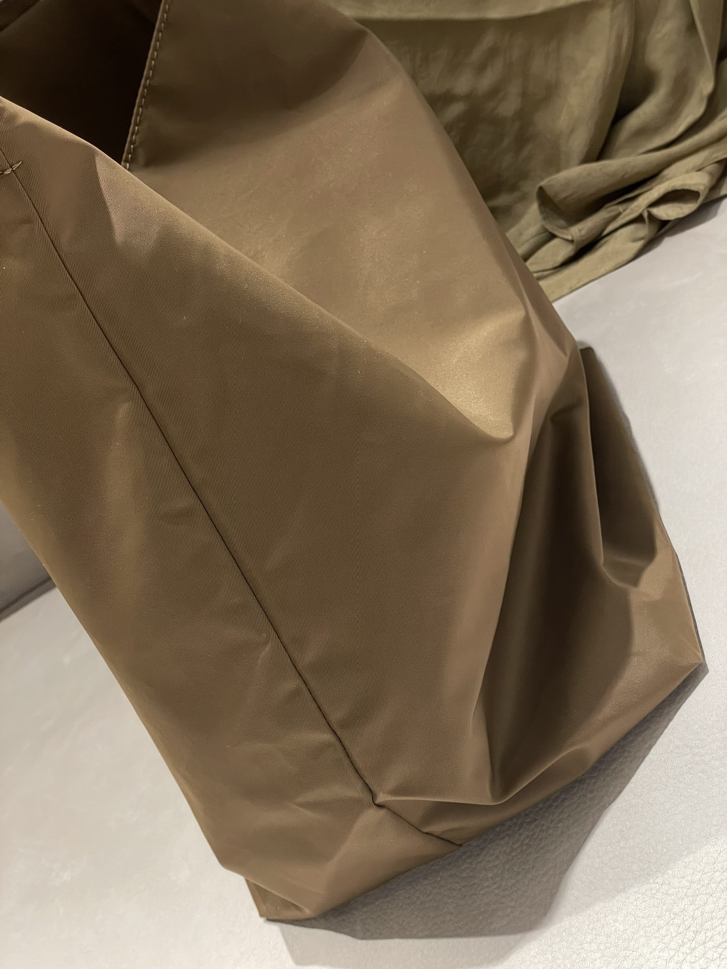 The R0w nylon tote