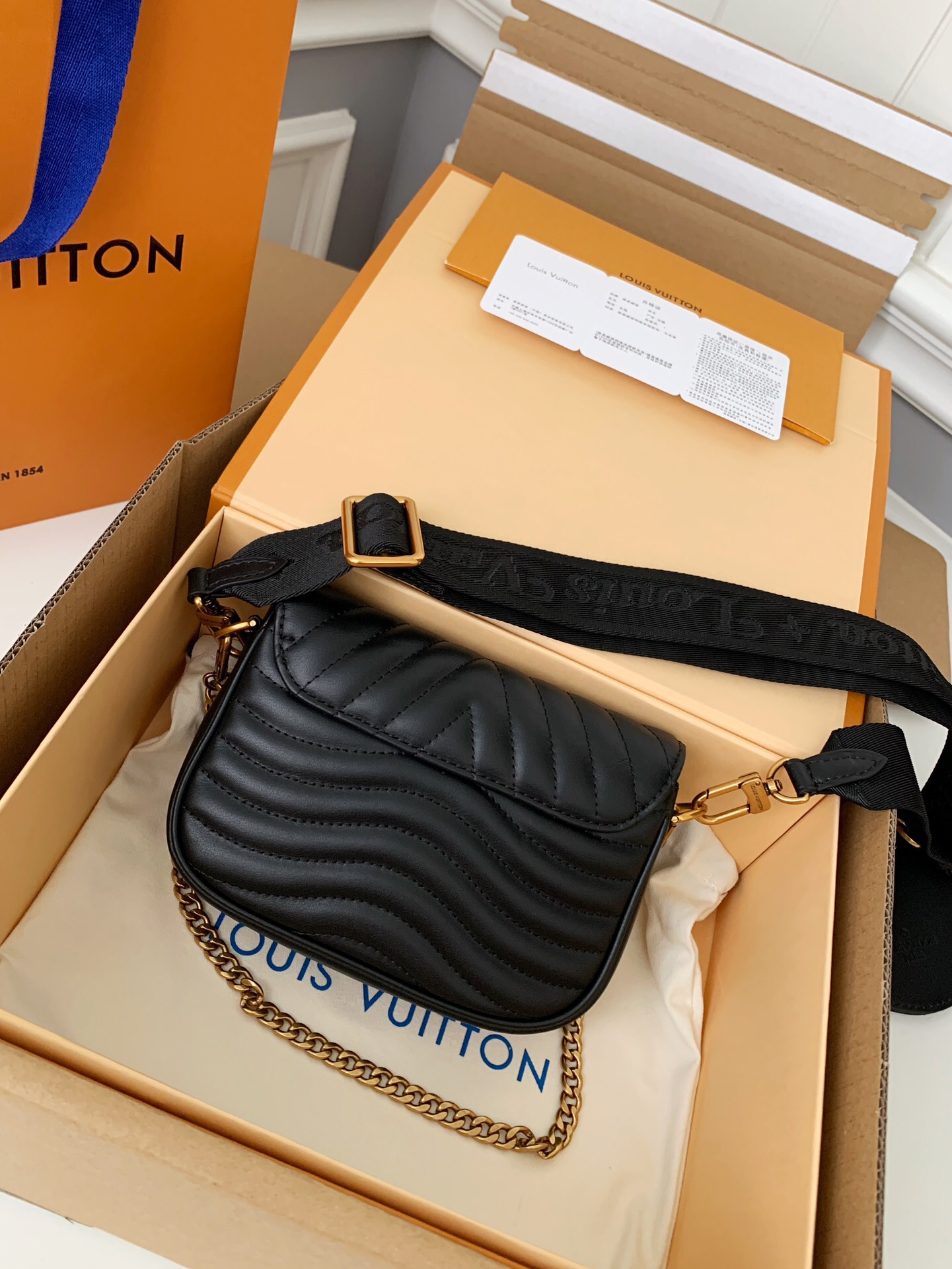 l0*is V*t0n new wave bag-19*14*5cm