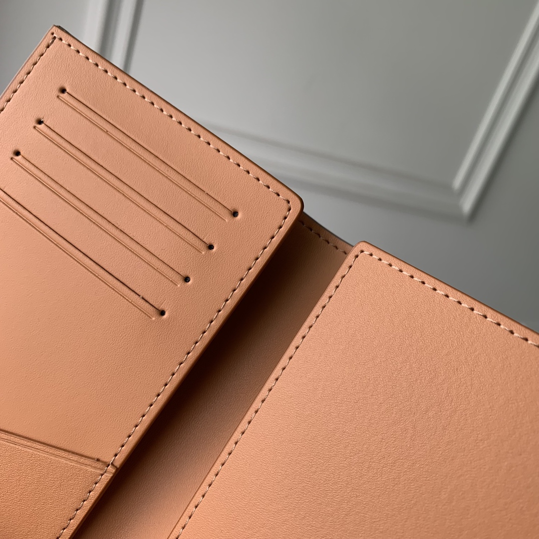 l0*is V*t0n wallet-10 x 14 x 2.5cm