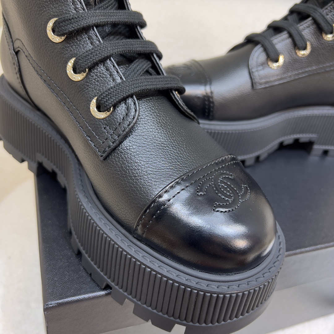 Ch@nel Boots