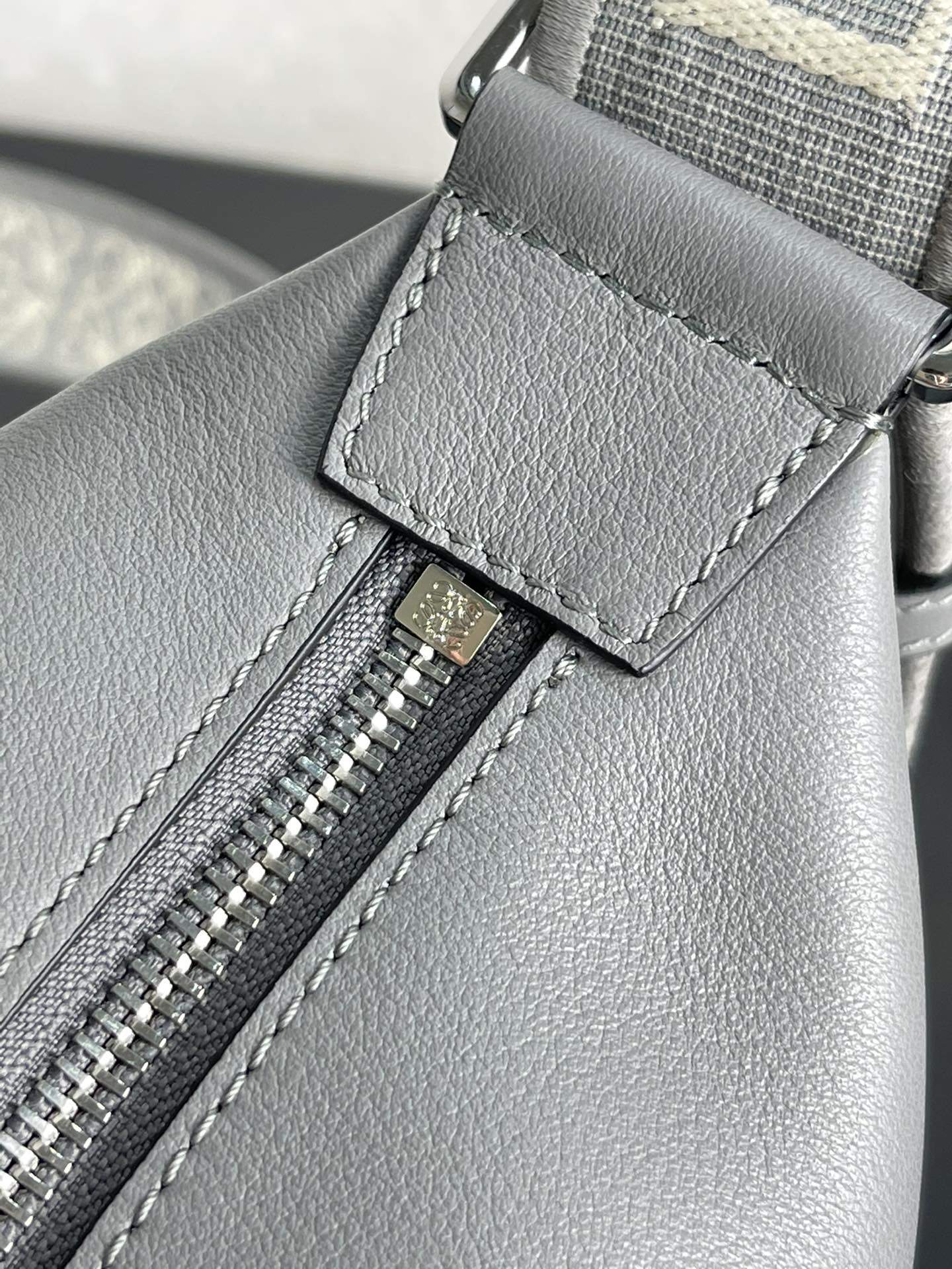 L0ew* cubi bag-29.5*22*10.5cm