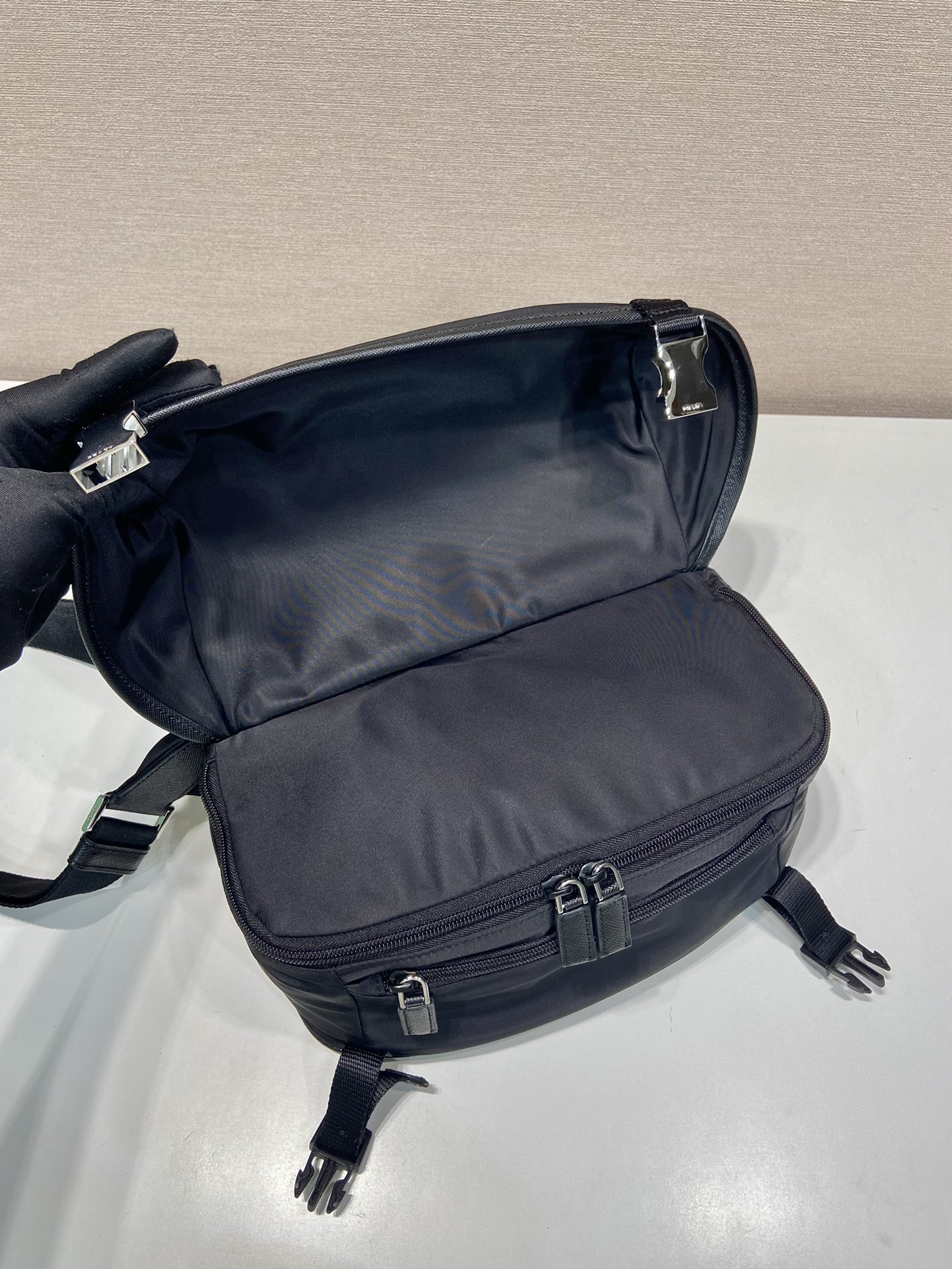 Pra*a 2vh99 messenger bag-27*15.5*14cm