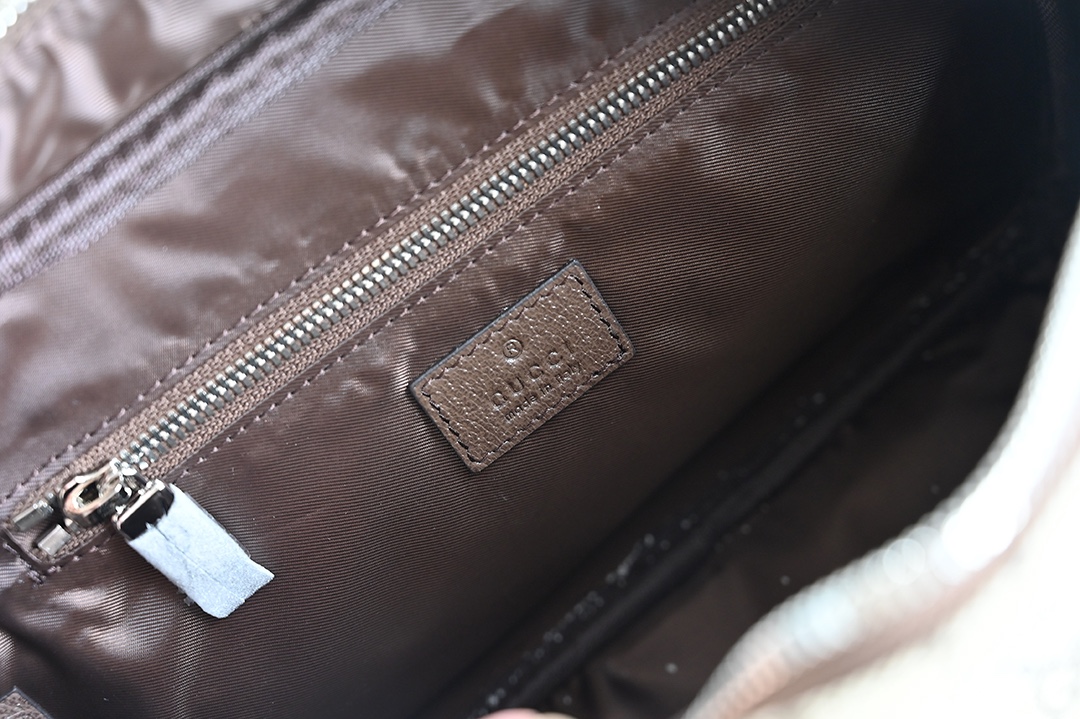 g*u*i gg S*p*e message bag-27*20*10cm