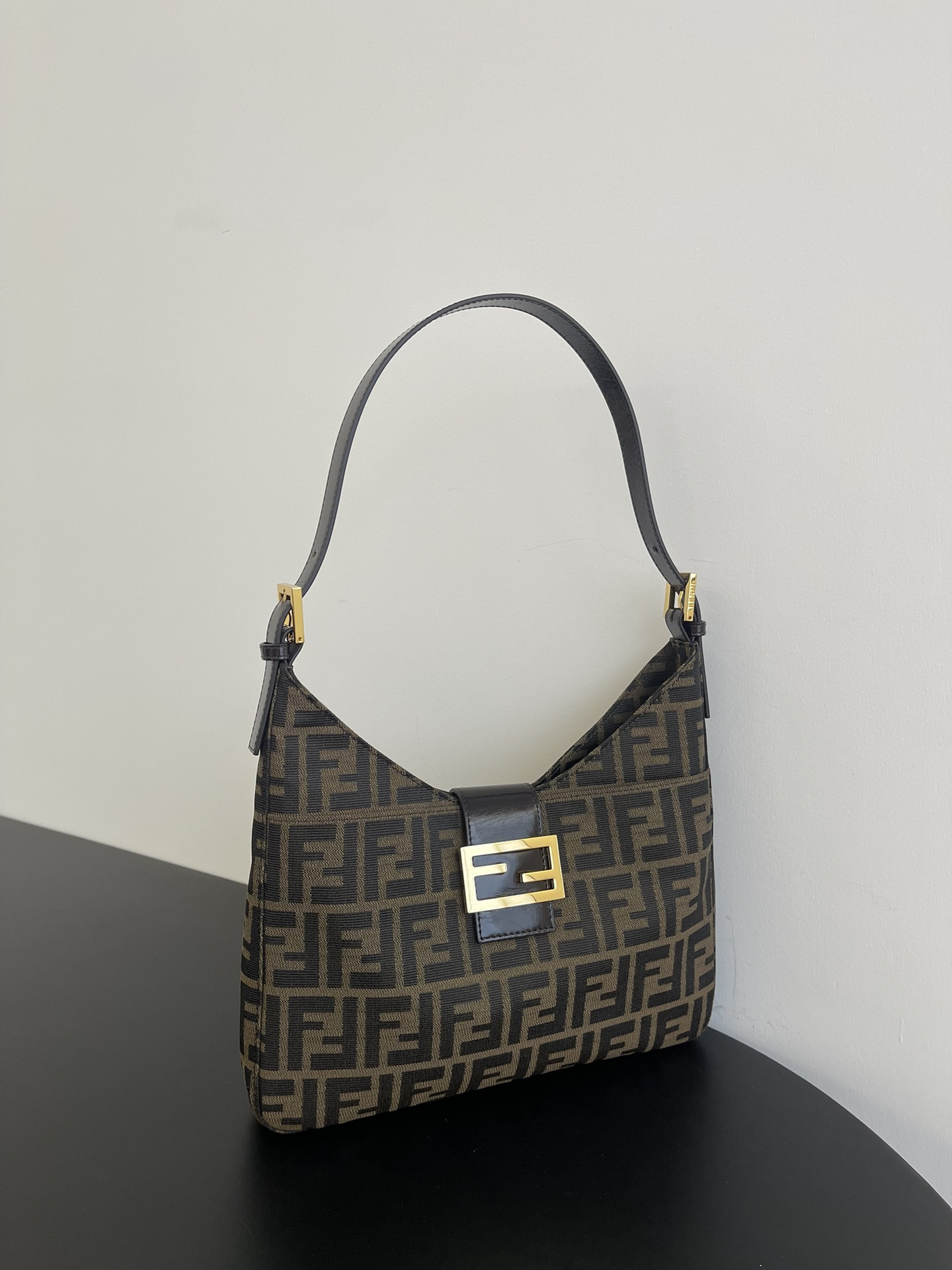 F**di vintage bag-29x25x4cm