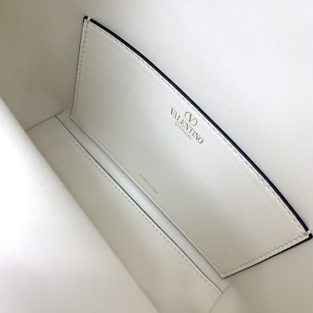 Va1e*ntin0 alentino garavani loco bag-16*19*11cm