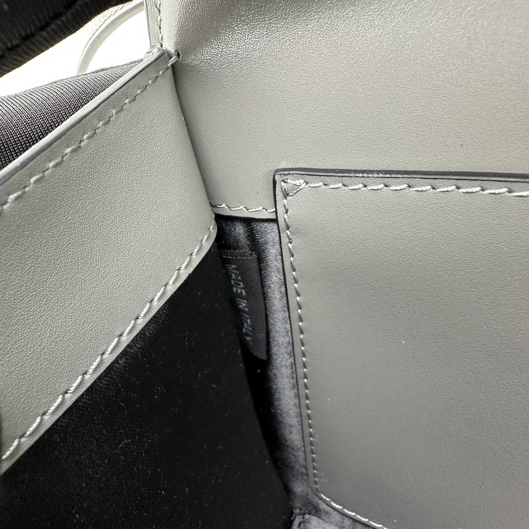 M*um*u box bag-20*13.5*5.5cm