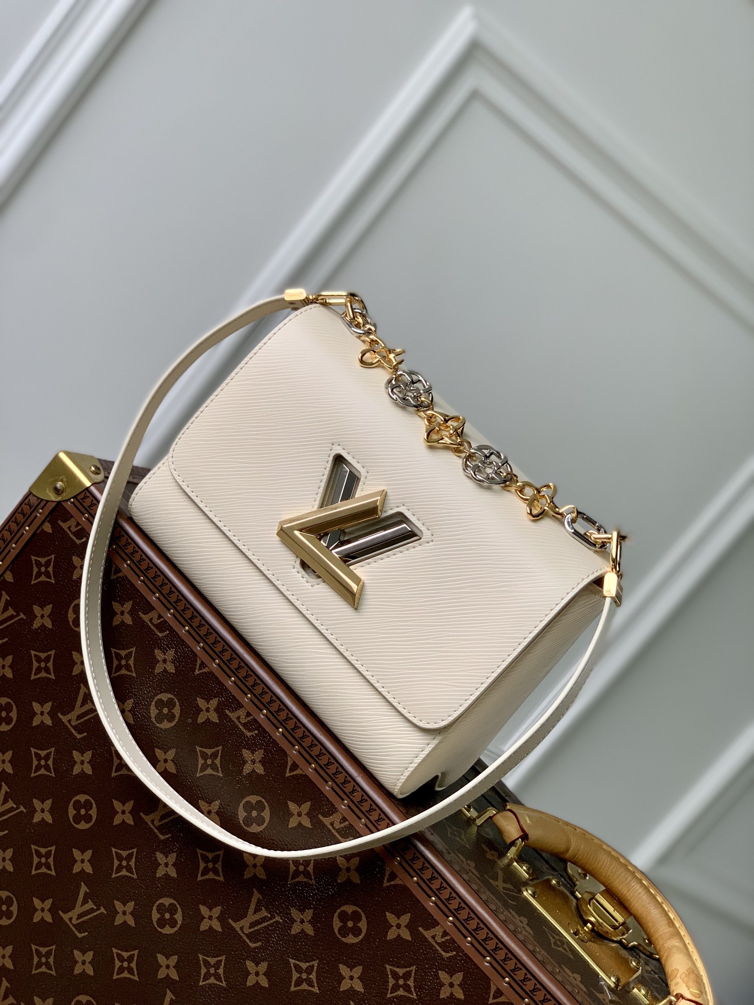l0*is V*t0n twist mm-23*18*8cm
