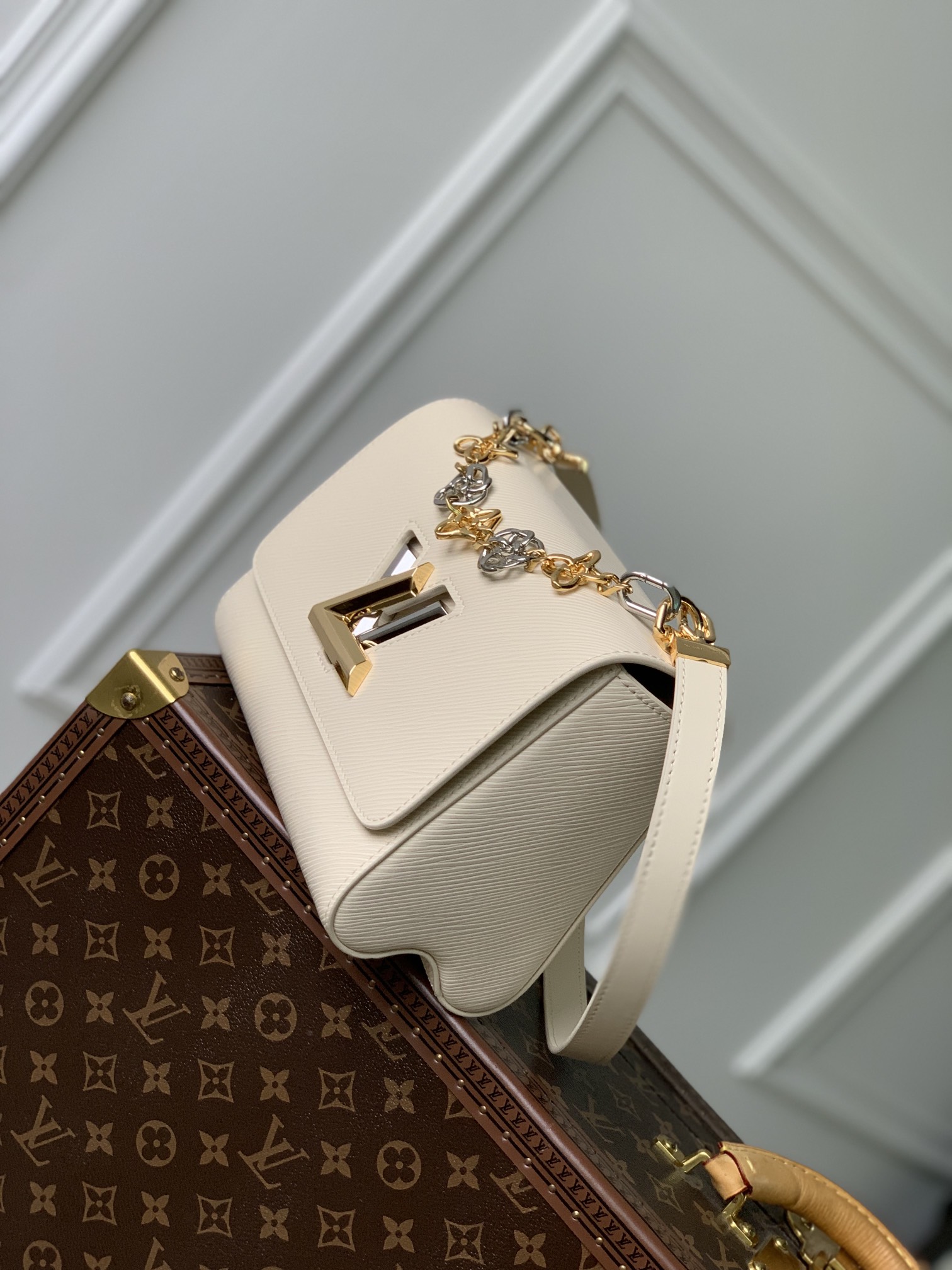 l0*is V*t0n twist mm-23*18*8cm