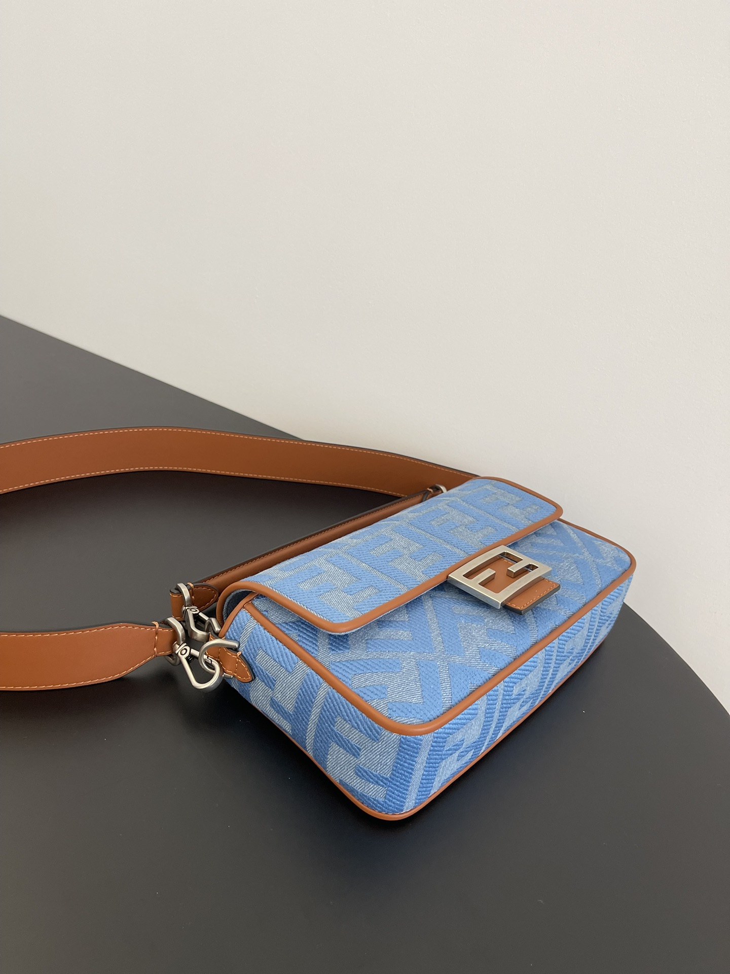F**di baguette bag-26x14x4cm