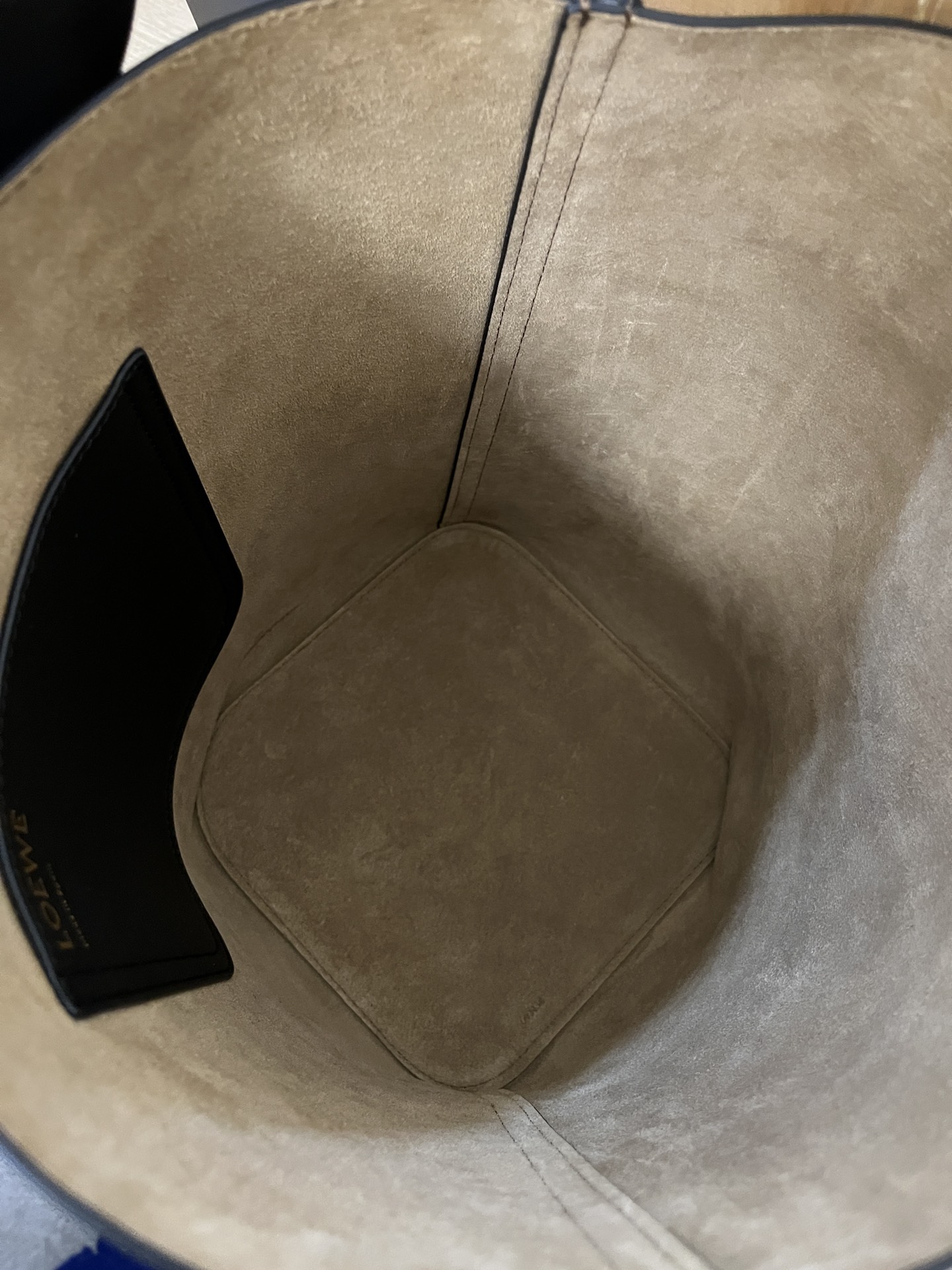 L0ew* pebble bucket bag-28*24*23cm